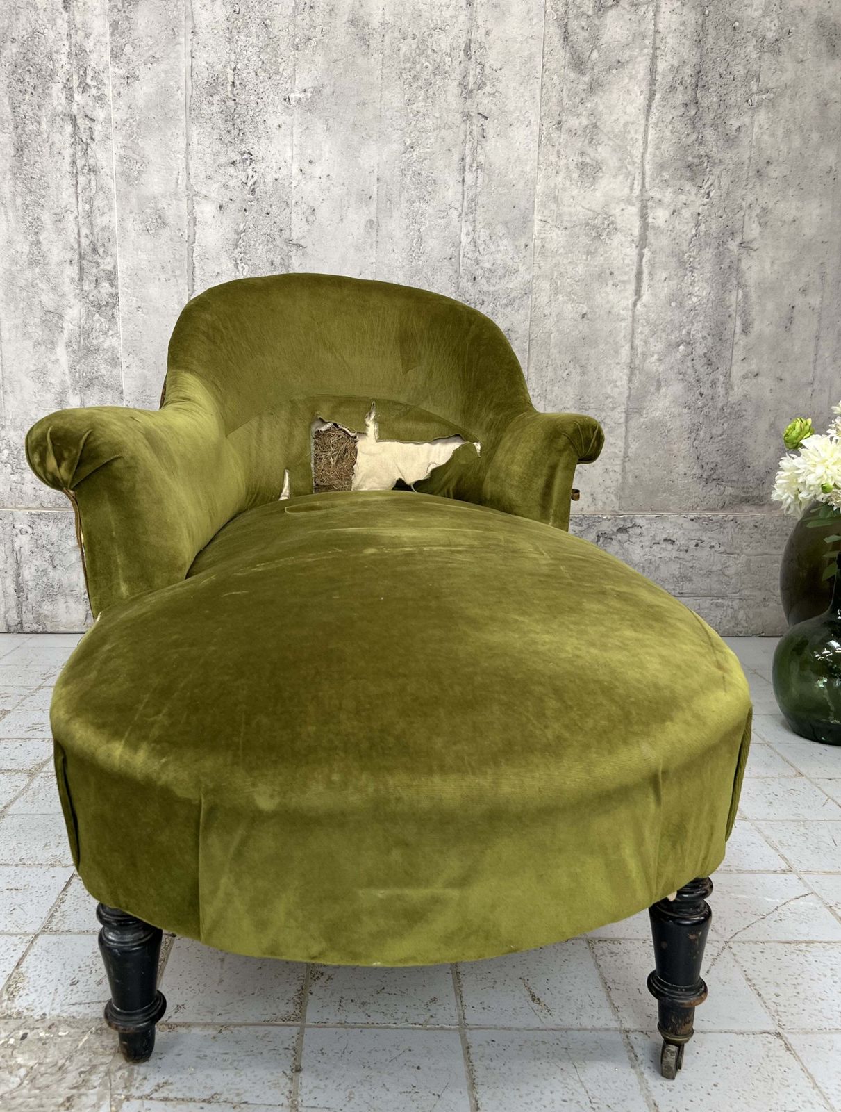 Napoleon III Moss Green Velvet Chaise Longue photo Furniture