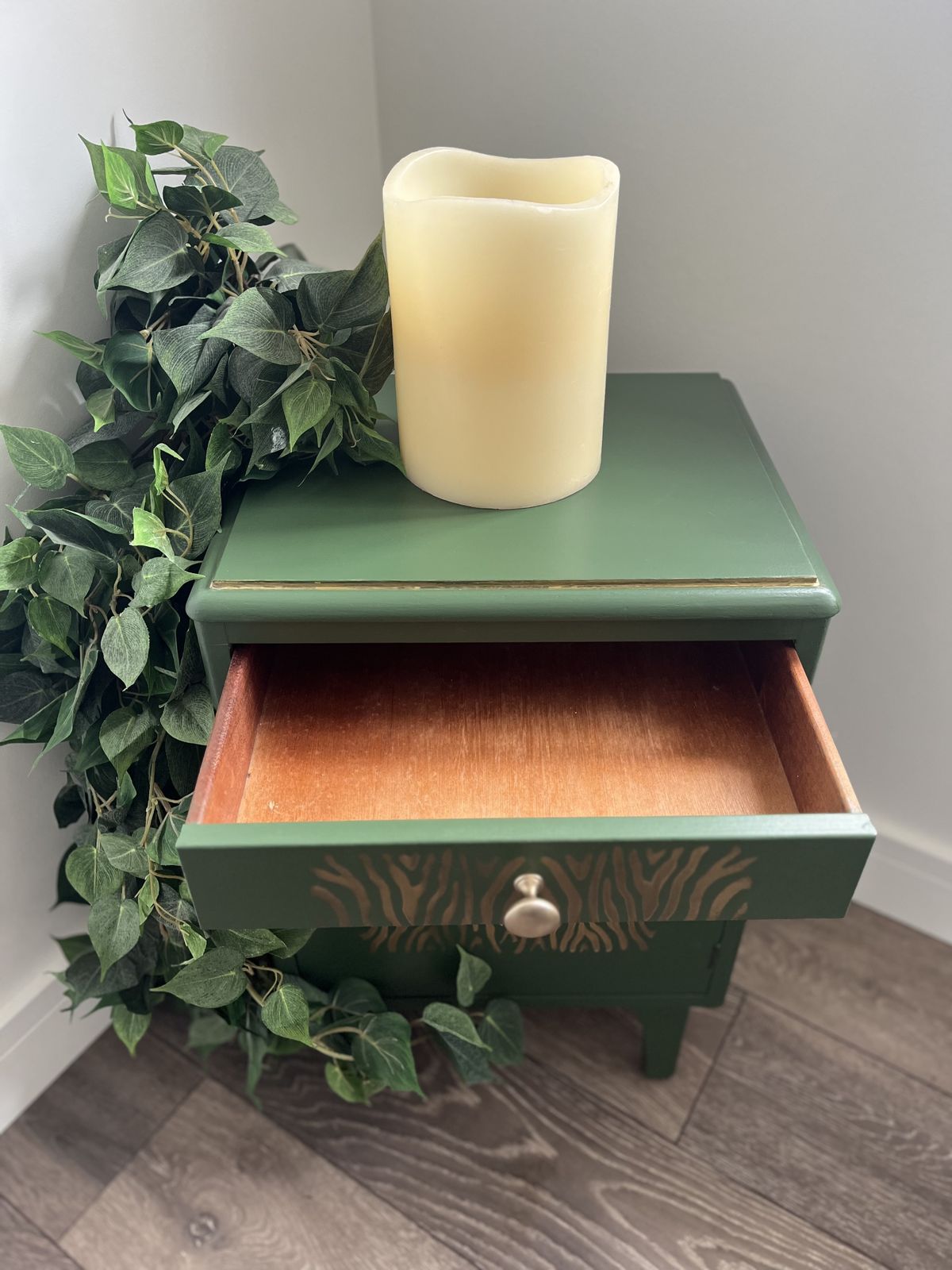 Green Vintage Style Night Stand / Potty Cabinet photo vinterior