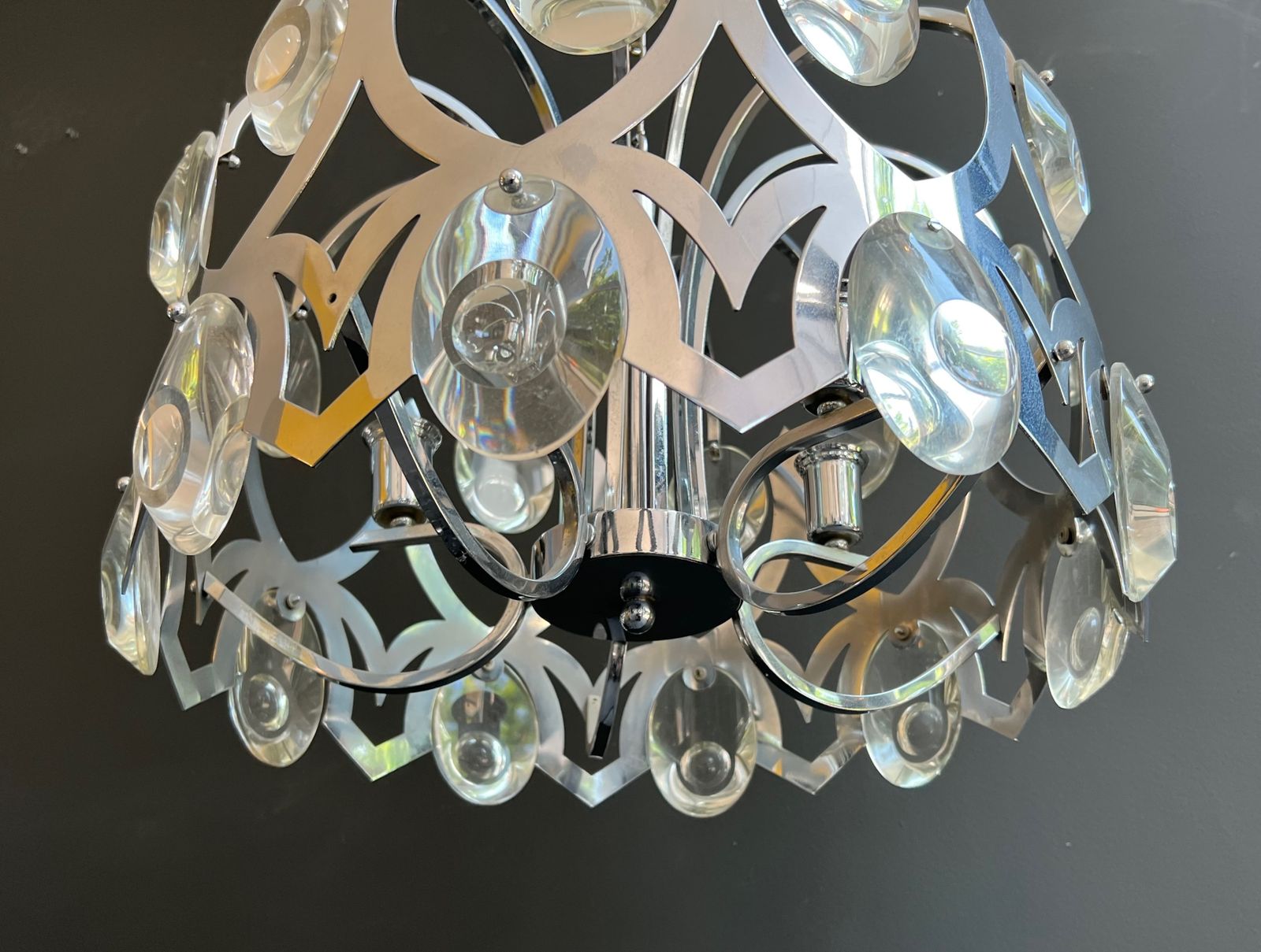 photo vintage Chrome And Crystal Designer Chandelier By Angelo Gaetano Sciolari. Circa 1970