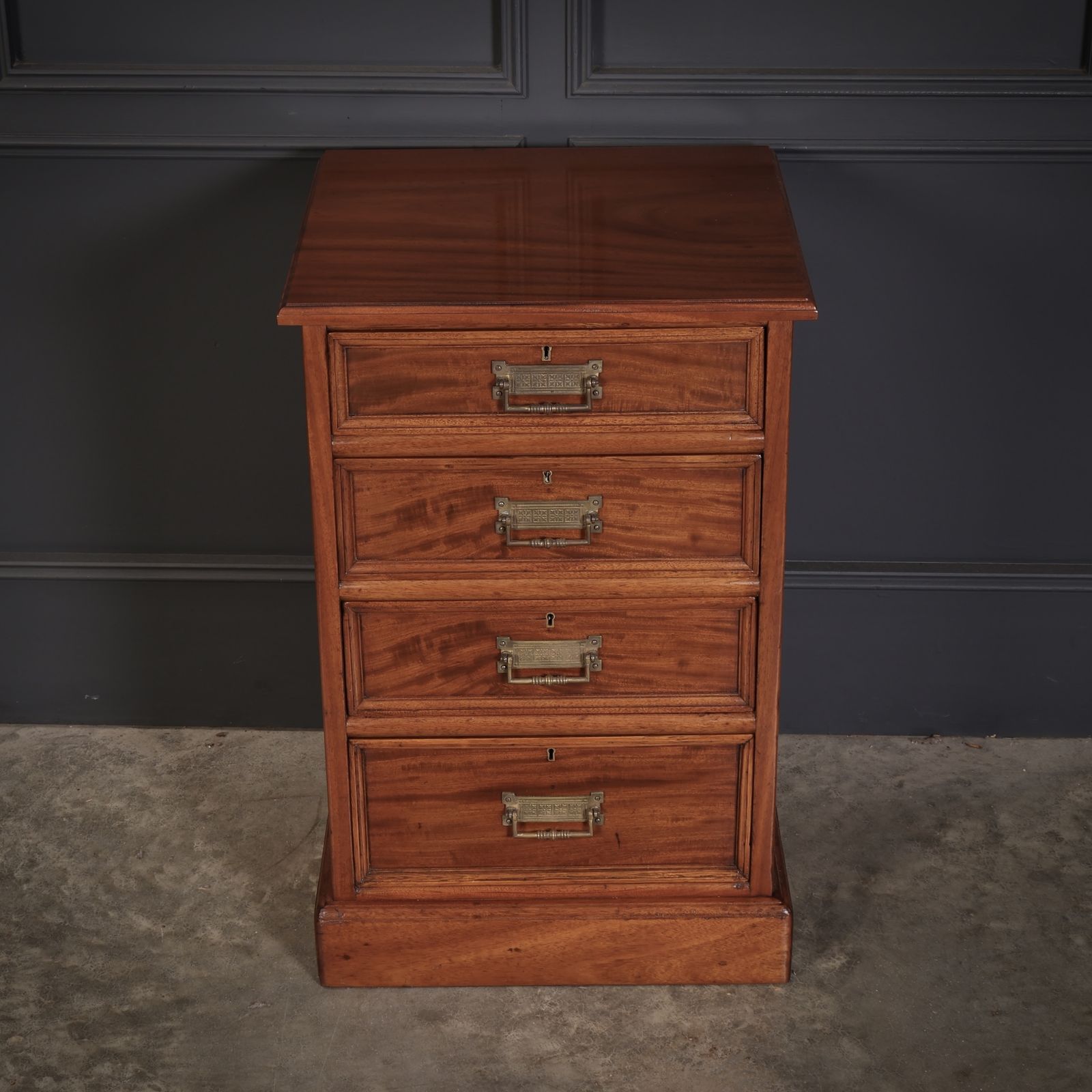 Large Pair Of Victorian Mahogany Bedside Chests photo 1625.0