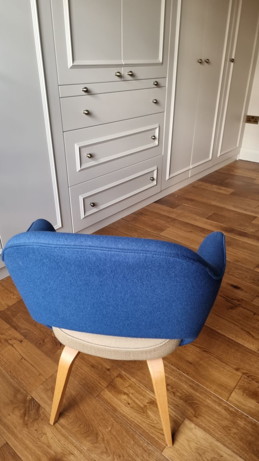 2015 Designer Eero Saarinen For Knoll Dining Arm Chairs With Wooden Legs, Excellent Condition! photo Furniture