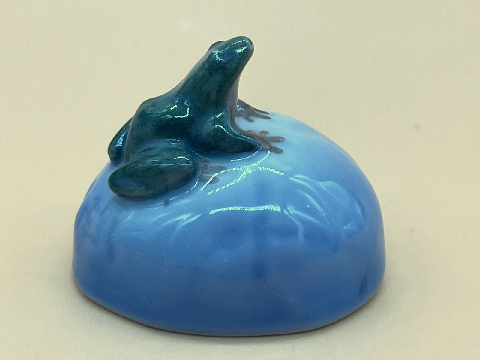 Royal Copenhagen Porcelain Frog On A Rock Figurine. No. 507. photo furniture