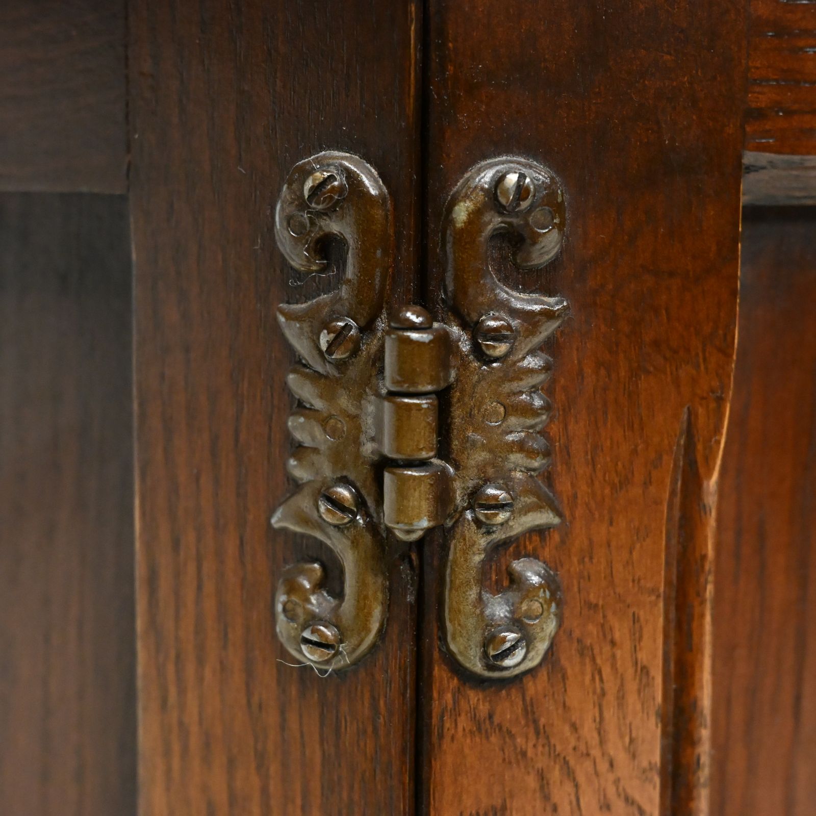347.0 Old Charm Canted Table Finished In Tudor Brown Free Uk Delivery* photo