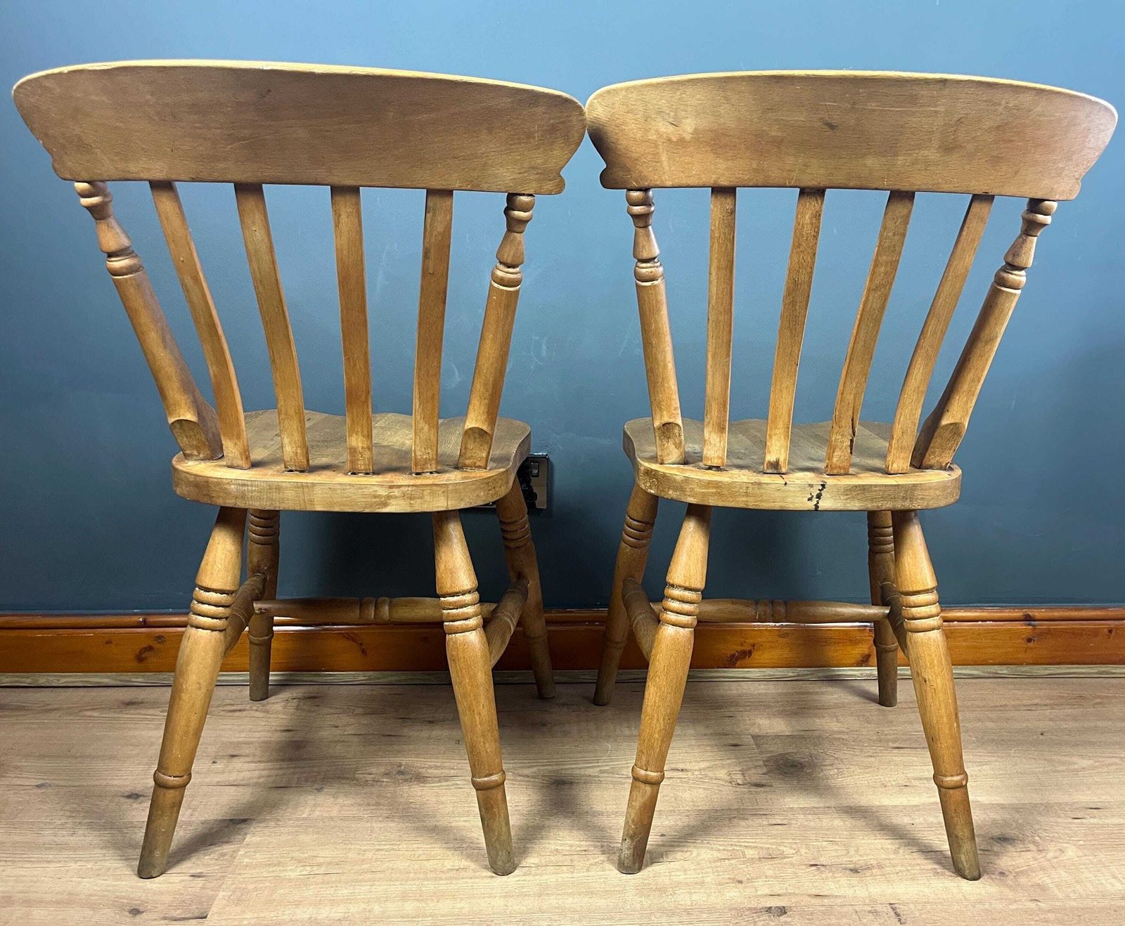 photo vintage Vintage Pair Of Chairs In A Farmhouse Beech Dining Kitchen Design