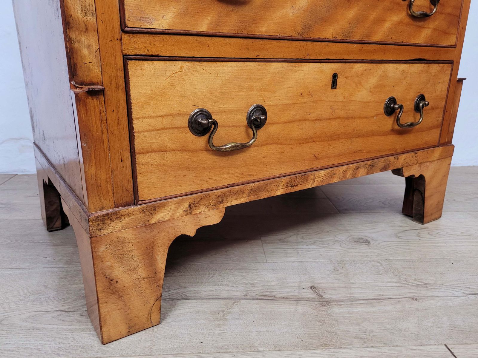photo furniture Vintage Chest Of Drawers 1950s Antique Style Drop Handles