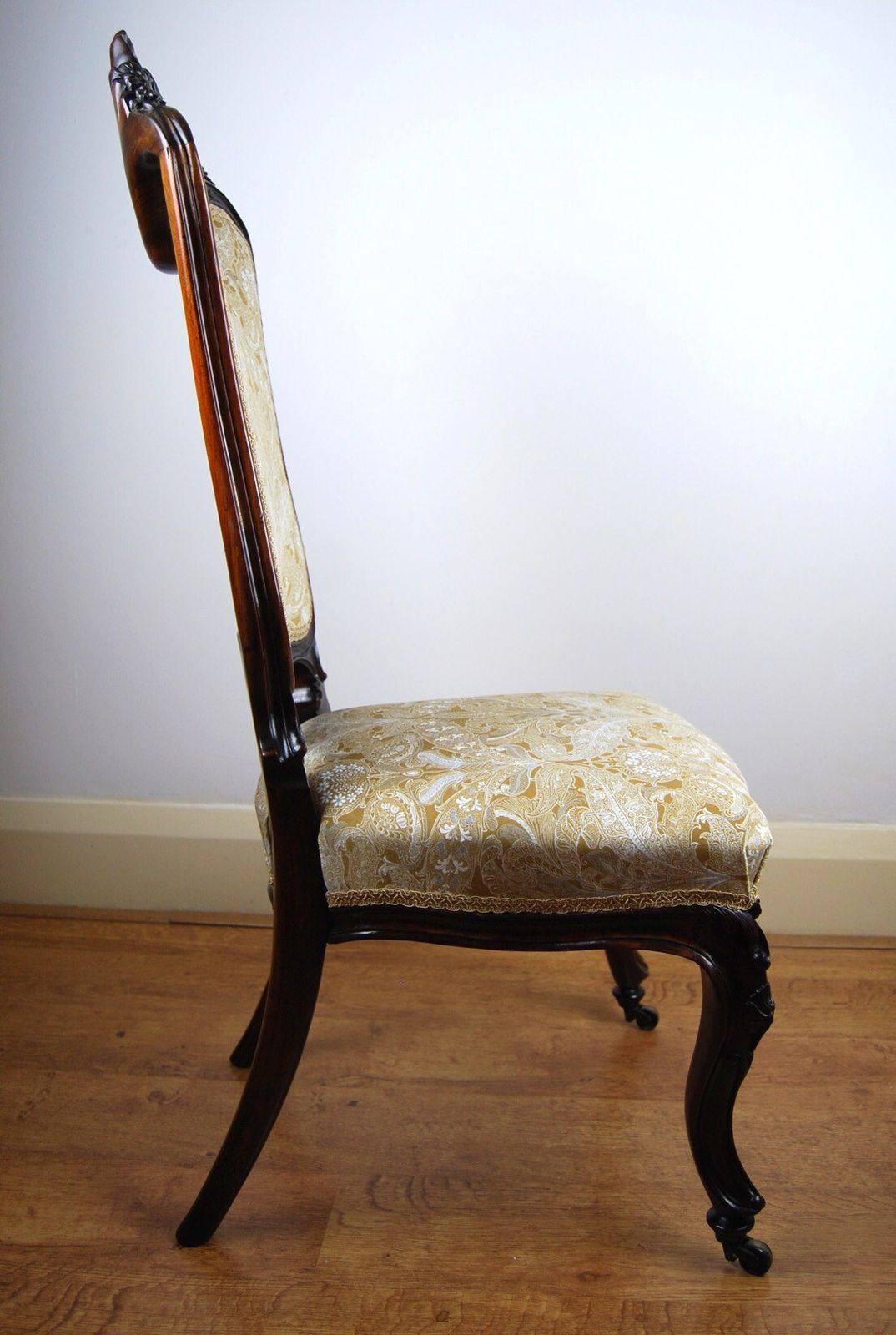 photo furniture Victorian Carved Rosewood Ladies Chair / Nursing Chair