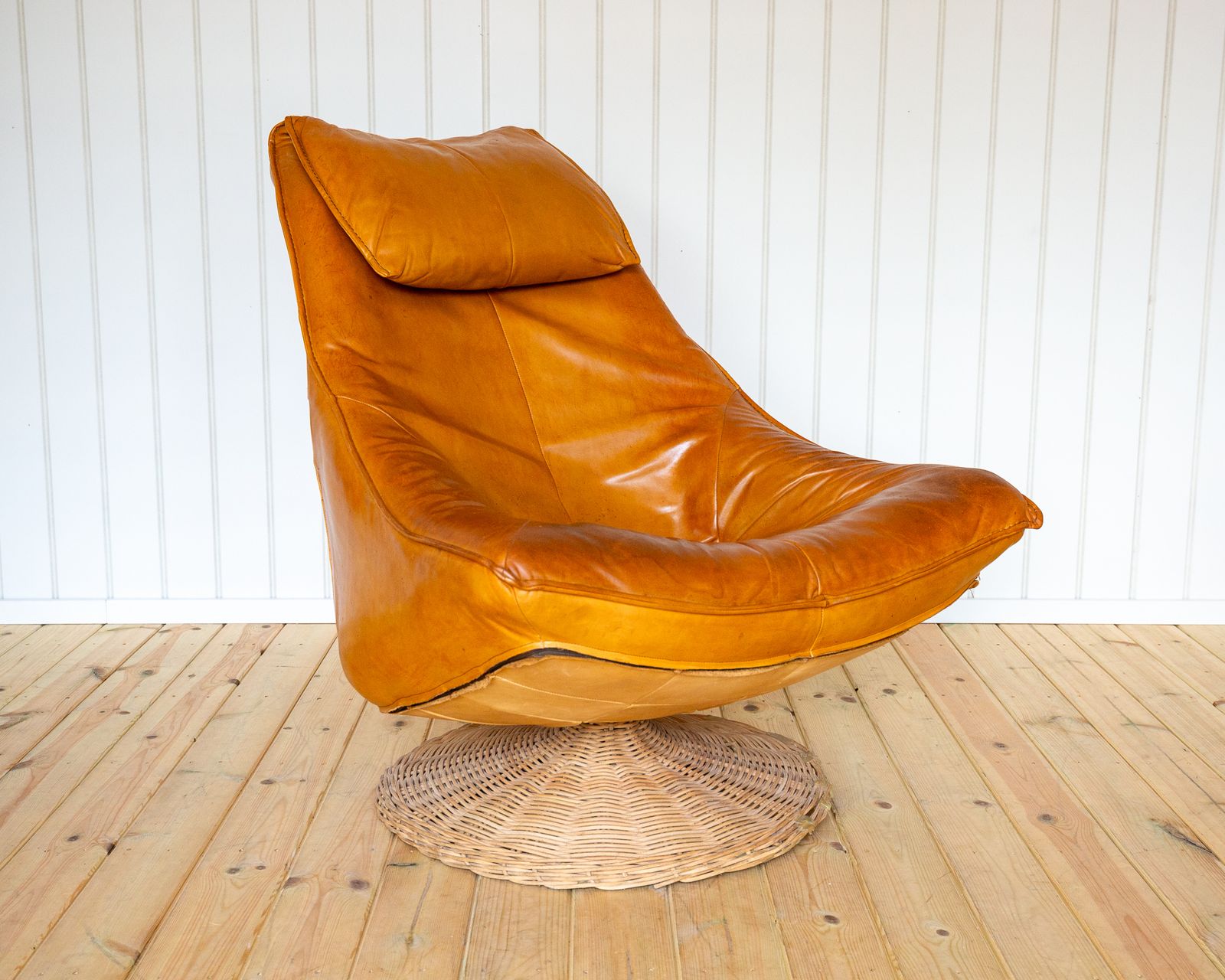 Mcm Swivel Lounge Chair Caramel Tan Leather 1970s Delantra By Gerard Van Den Berg For Montis Dutch Modernist Mid Century photo for sale