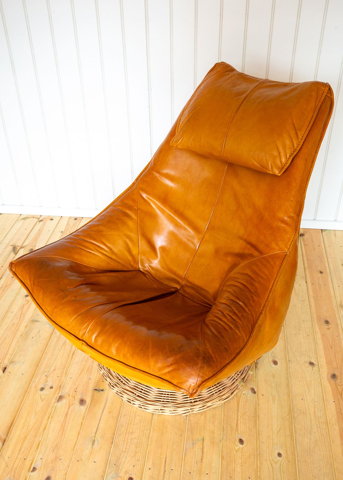 photo vintage Mcm Swivel Lounge Chair Caramel Tan Leather 1970s Delantra By Gerard Van Den Berg For Montis Dutch Modernist Mid Century