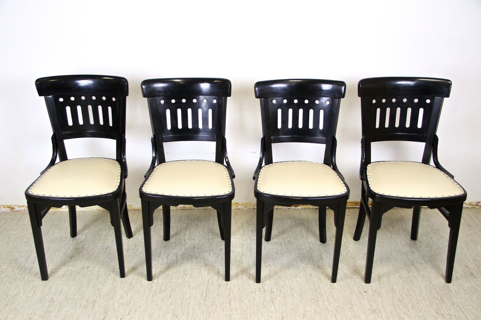 20th Century Art Nouveau Dining/ Salon Suite With Round Table By Thonet, At 1910 photo buy