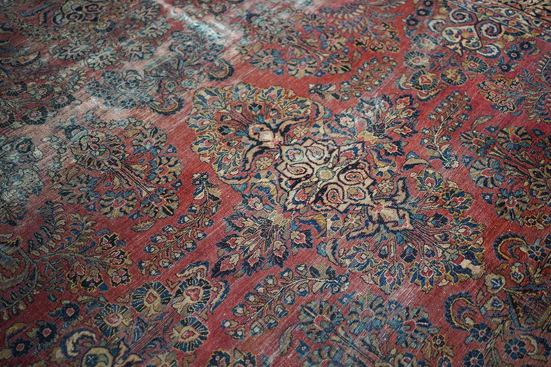 photo vinterior A Large Early 20thc Sarouk Carpet C.1930 40