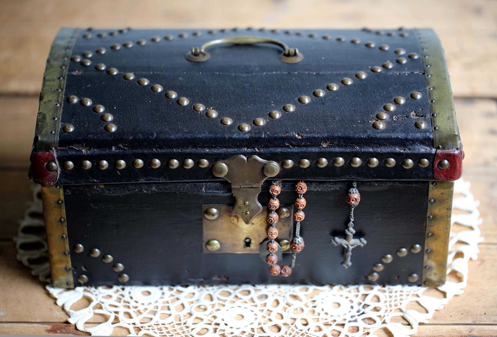 Antique Studded Chest Wooden Storage Black Domed Wedding Box photo 164.0
