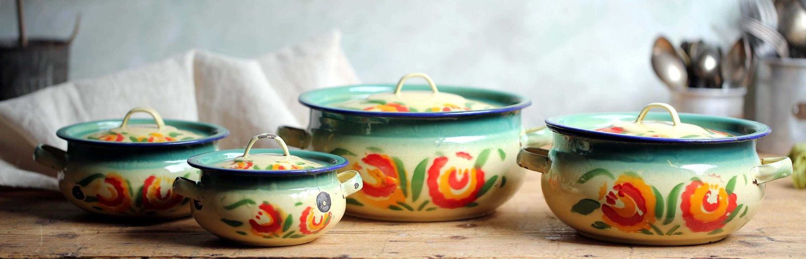 photo furniture Antique French Enamelware Tureens Art Deco Floral Casserole Pans Set Of 4