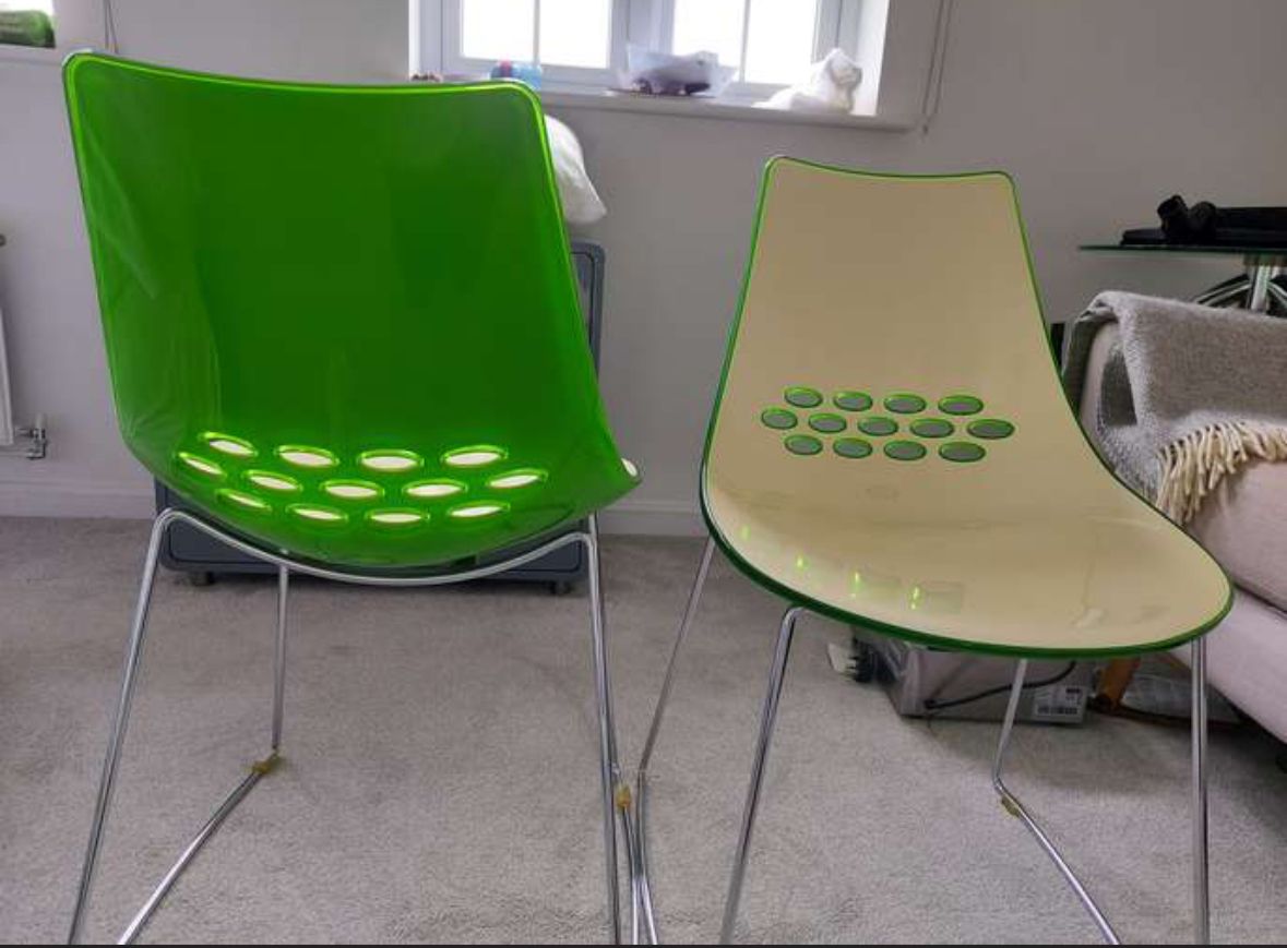 Caligaris Jam Chairs 2 In Green 4 In Black (6 In Total)