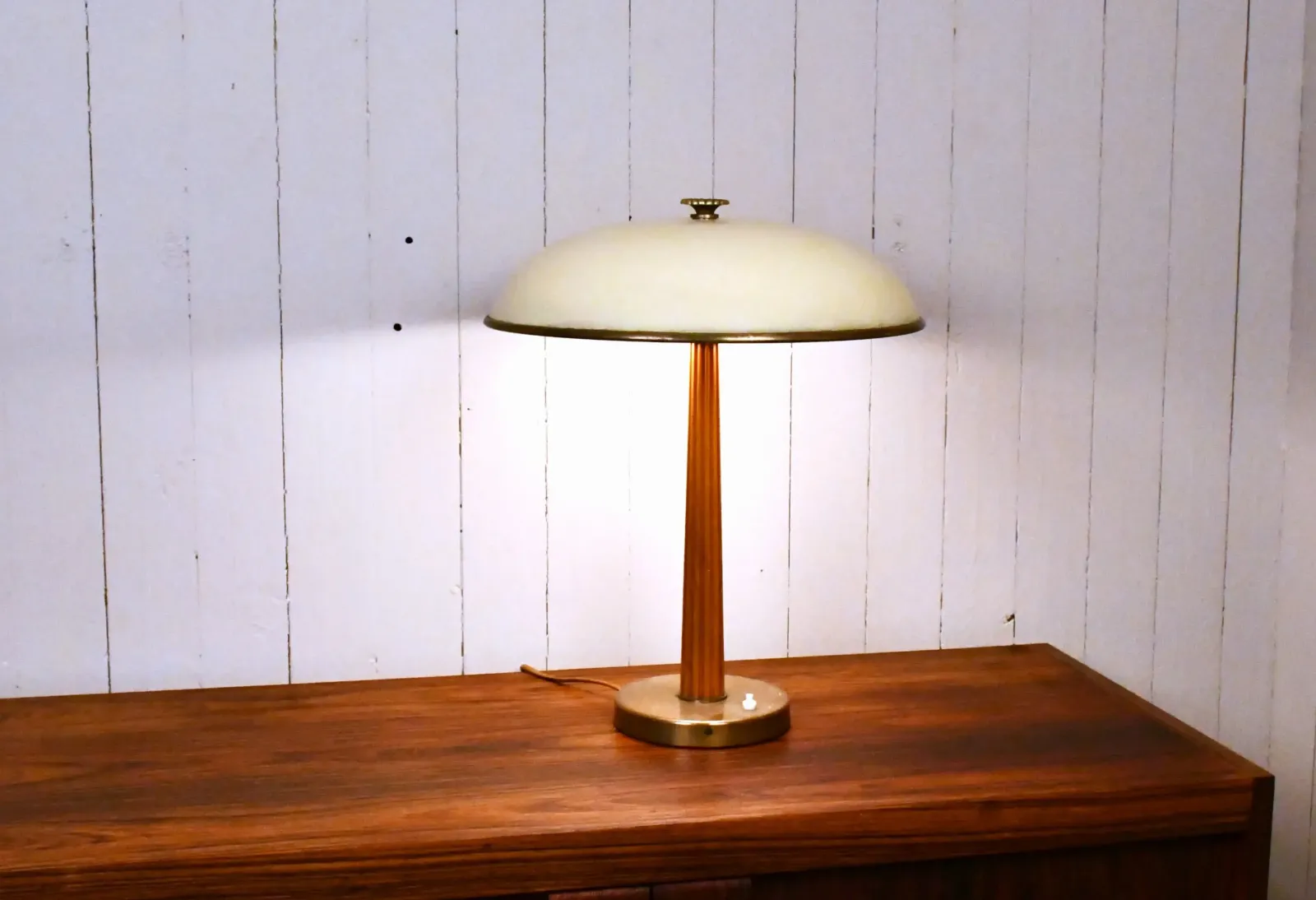 Swedish Modern Brass And Oak Table Lamp By Erik Tidstrand For Nordiska Kompaniet, 1940s photo for sale