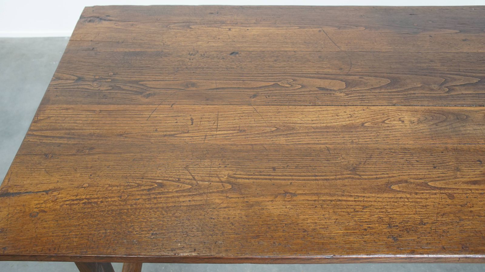 Antieke Franse Boereneeettafel Van Kastanjehout Voor 4 Tot 6 Personen, Met Twee Lades – Begin 19e Eeuw photo vinterior