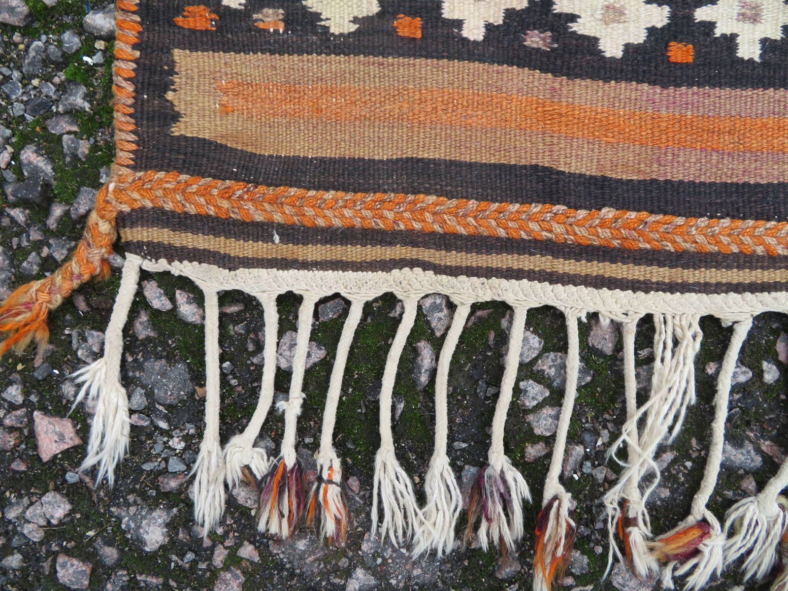 Qashqai Kilim. 176cm X 115cm. photo Textiles