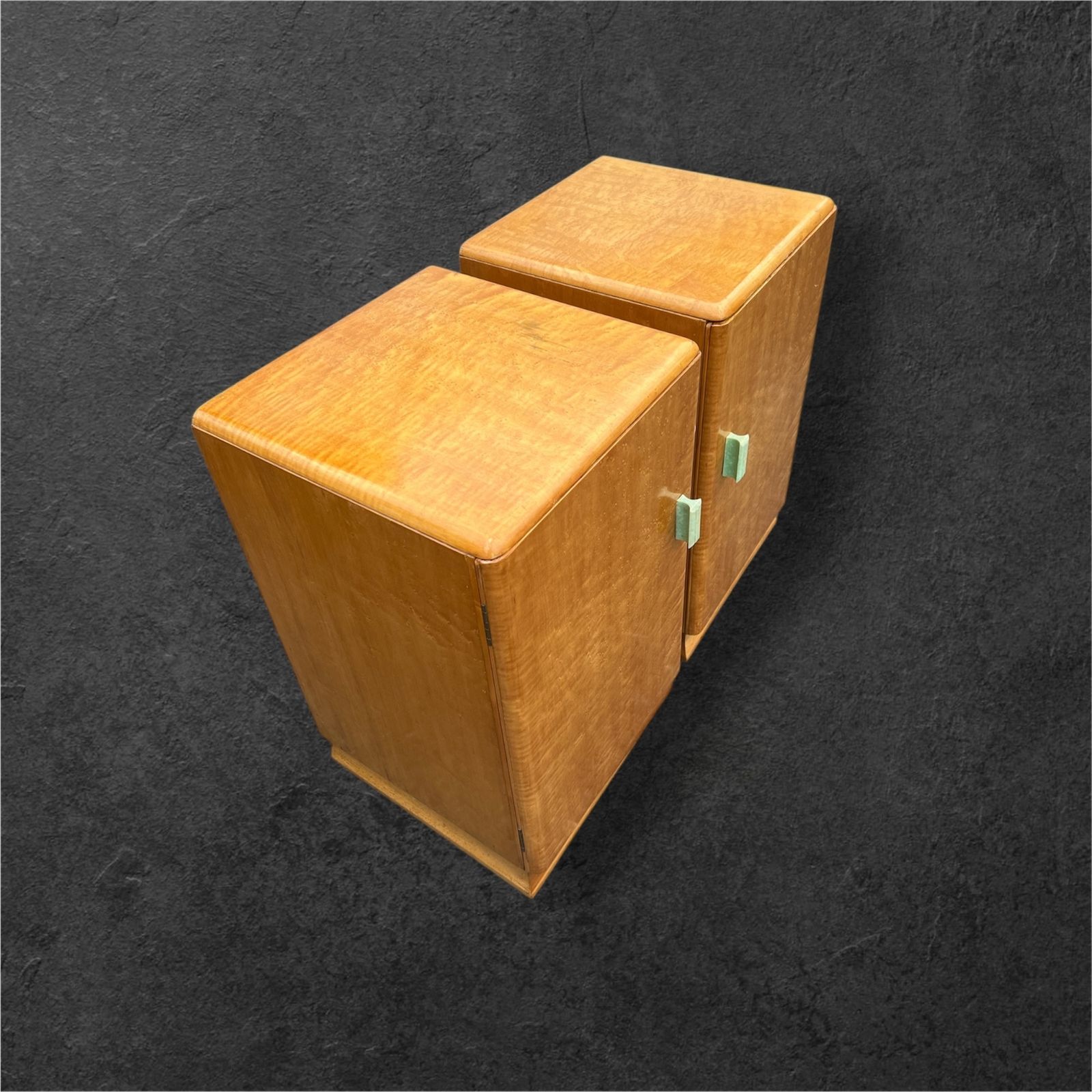 Original 1930s Matching Pair Of Birdseye Maple Bedside Cabinets Stunning Pieces In Excellent Condition photo 895.0