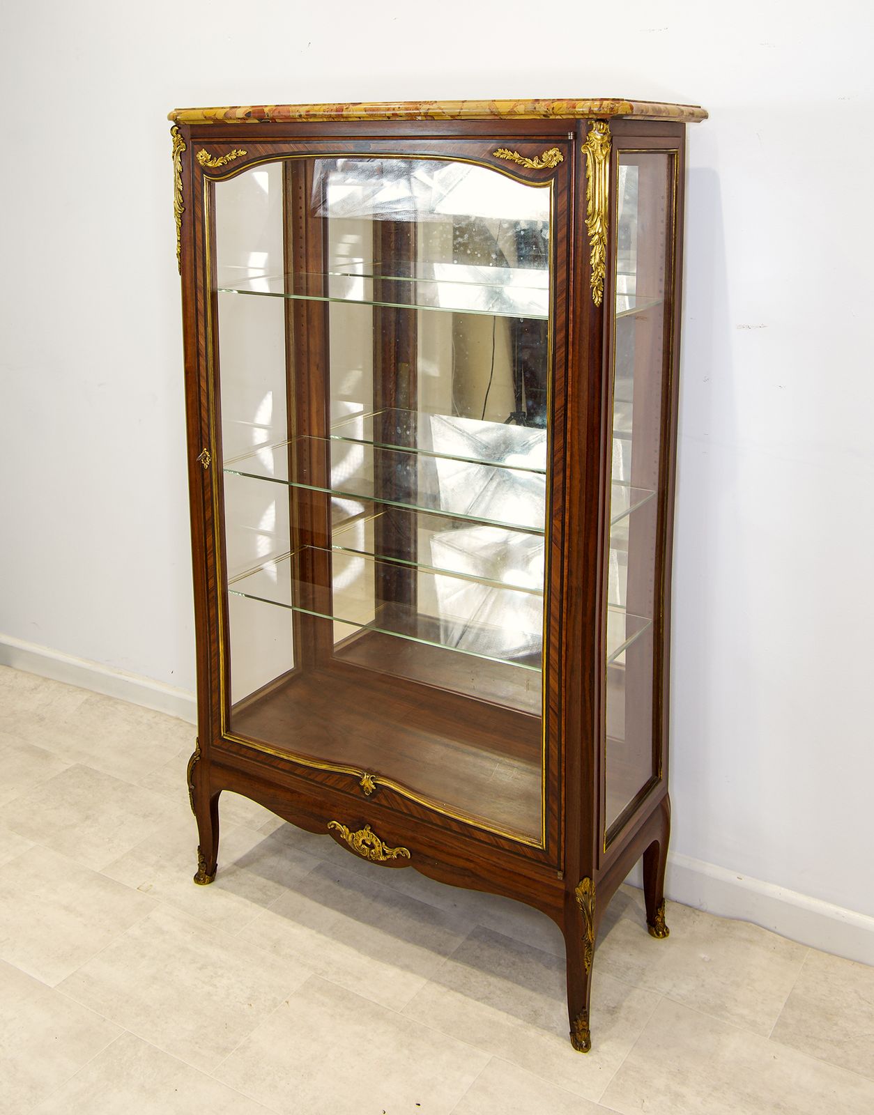 Antique French Kingwood Vitrine By G. Durand | Marble Top, Ormolu Mounts, Curved Glass Display Cabinet C.1900 (Belle époque) photo vinterior