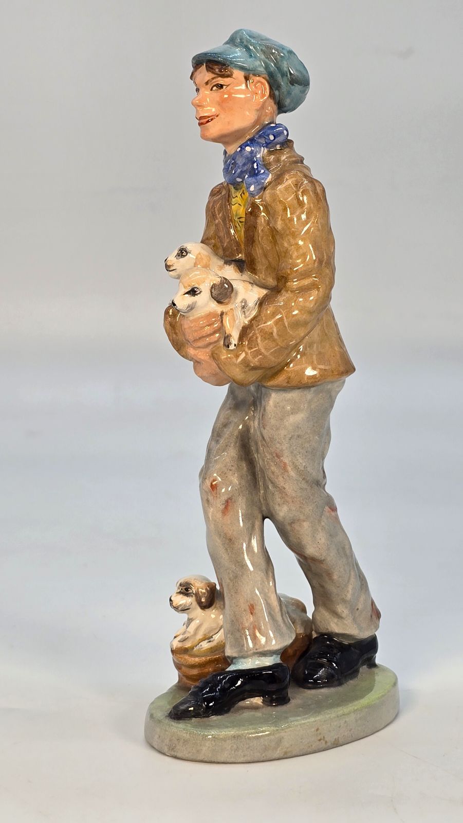 A Rare Edwardian Wedgwood & Co. Ltd China Figure Of The Puppy Seller. photo vinterior