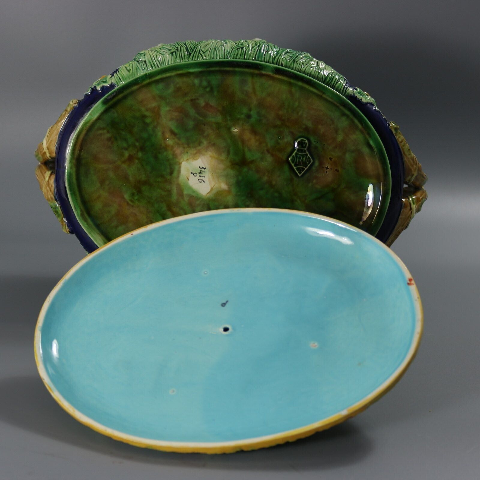 4955.0 George Jones Majolica Partridge Game Pie Dish photo