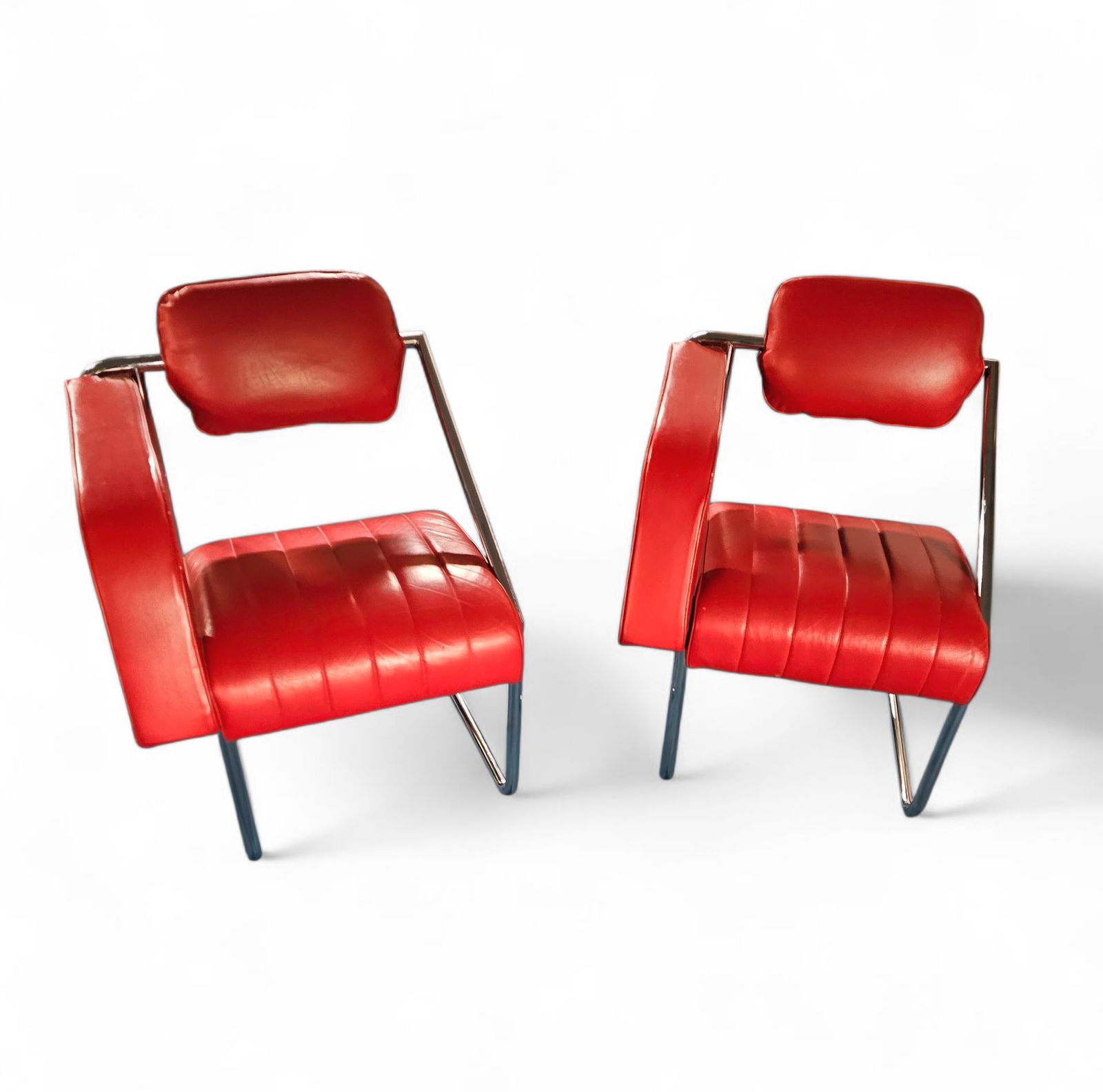 photo vinterior 2 X Non Conformist Chair / Eileen Gray By Alivar / Red Leather / Marked Beneath The Seat