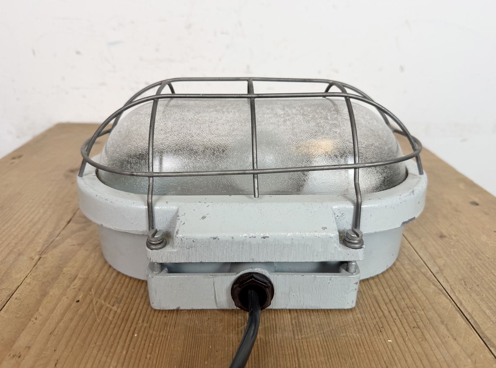 179.0 Industrial Cast Aluminium Wall Light With Frosted Glass From Elektrosvit, 1970s, 5x photo
