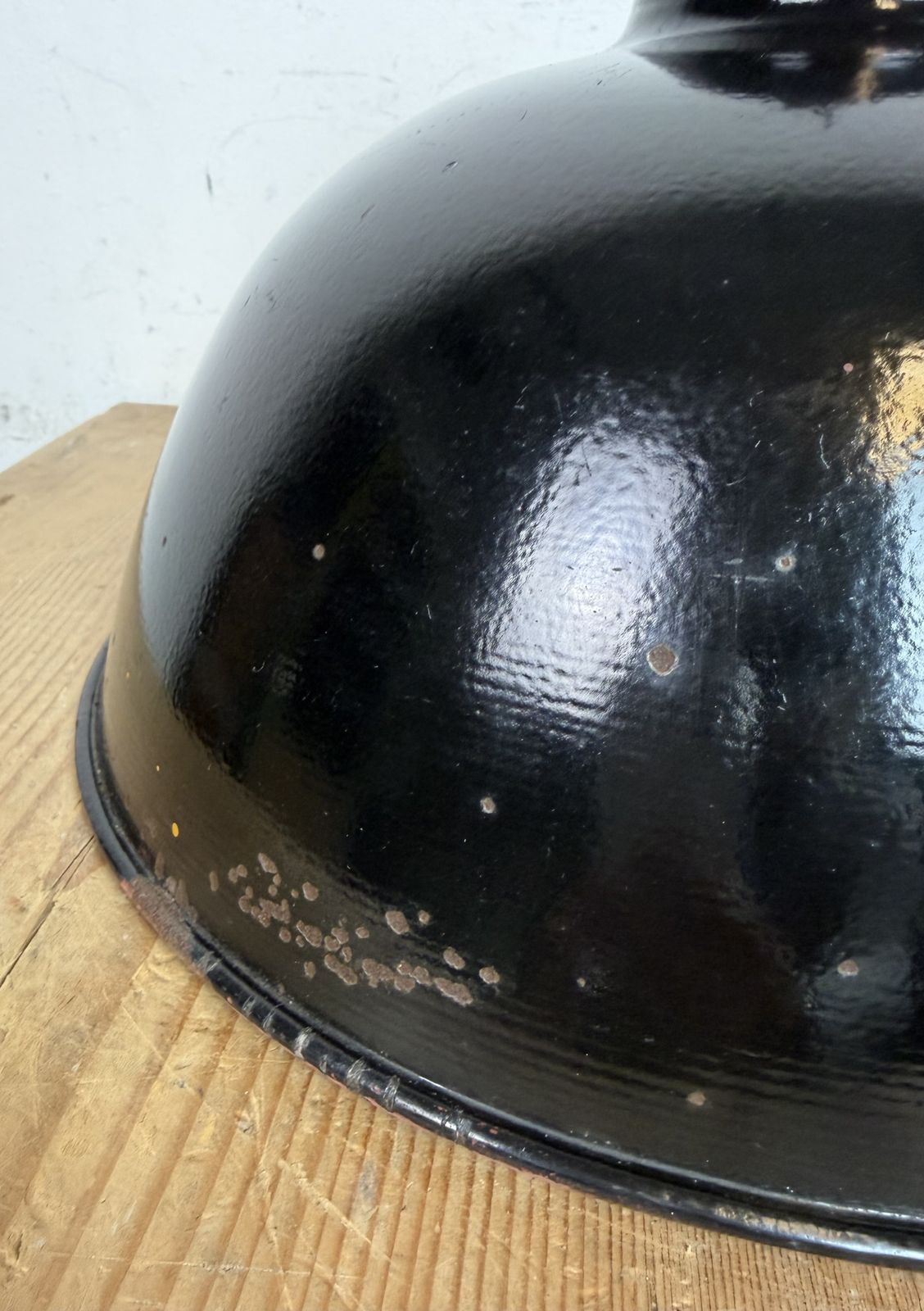 East German Black Enamel Factory Light By Lbd Veb Leuchtenbau Dresden, 1950s photo vinterior