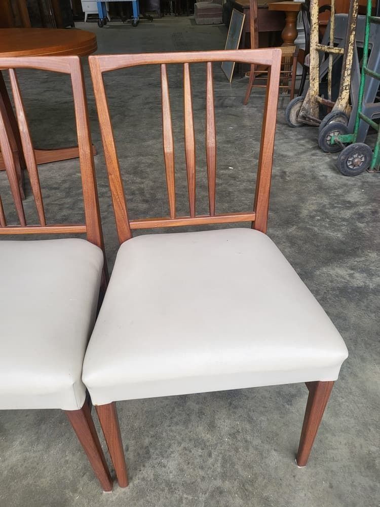 Vintage 20thc Round Teak Pedestal Dining Table + 4 Dining Chairs photo vintage