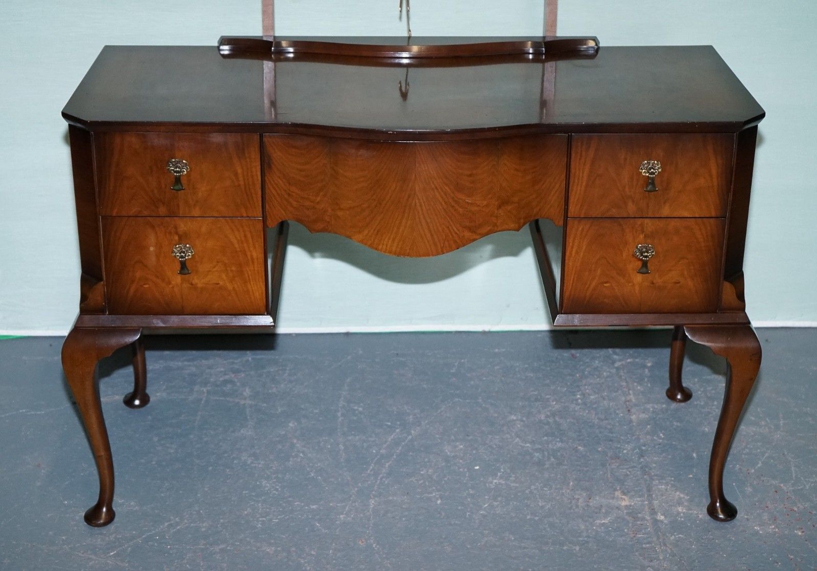 Vintage Queen Anne Style Legs Dressing Table Vanity With Large Mirror photo Furniture