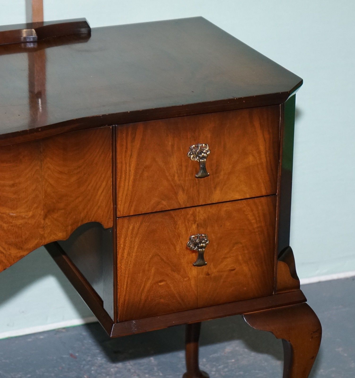 Vintage Queen Anne Style Legs Dressing Table Vanity With Large Mirror photo vinterior