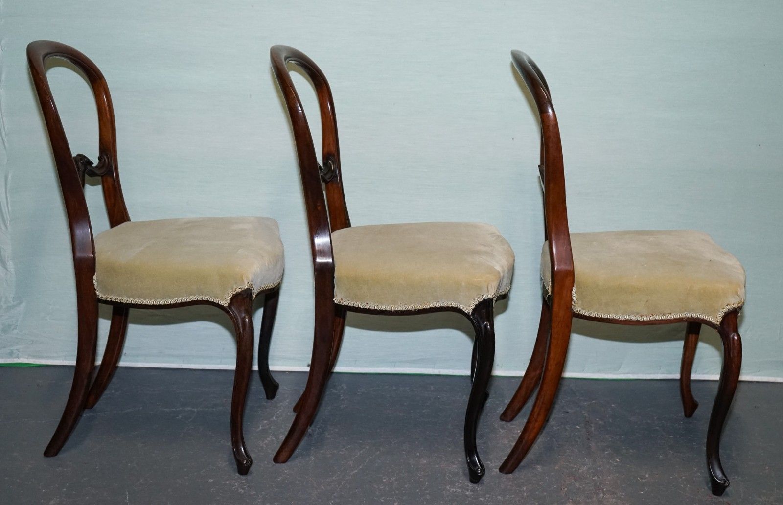 photo vintage Set Of Six Circa 1860 Victorian Balloon Back Dinning Chairs