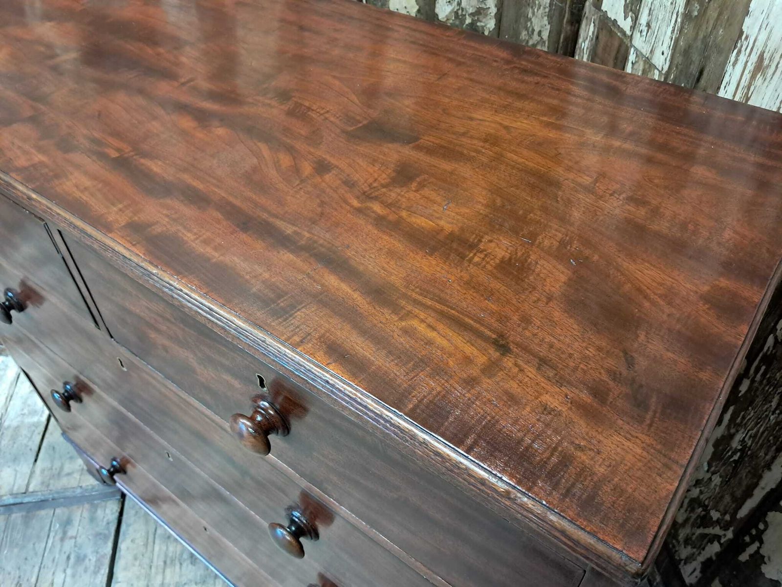 photo vinterior 19th Century Mahogany Chest Of Drawers