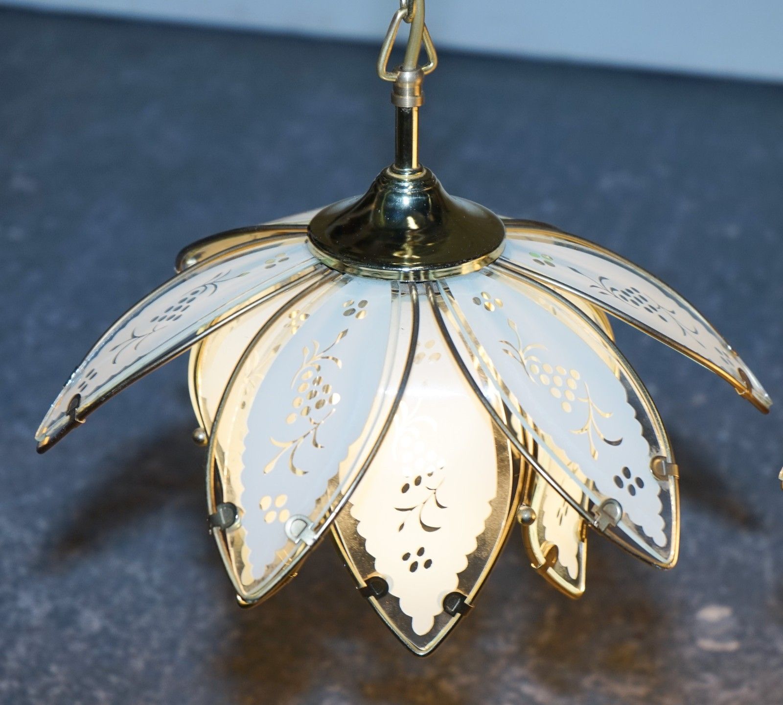 photo vinterior Pair Of Art Deco Style 1960's Flower Lotus Glass Ceiling Lamps