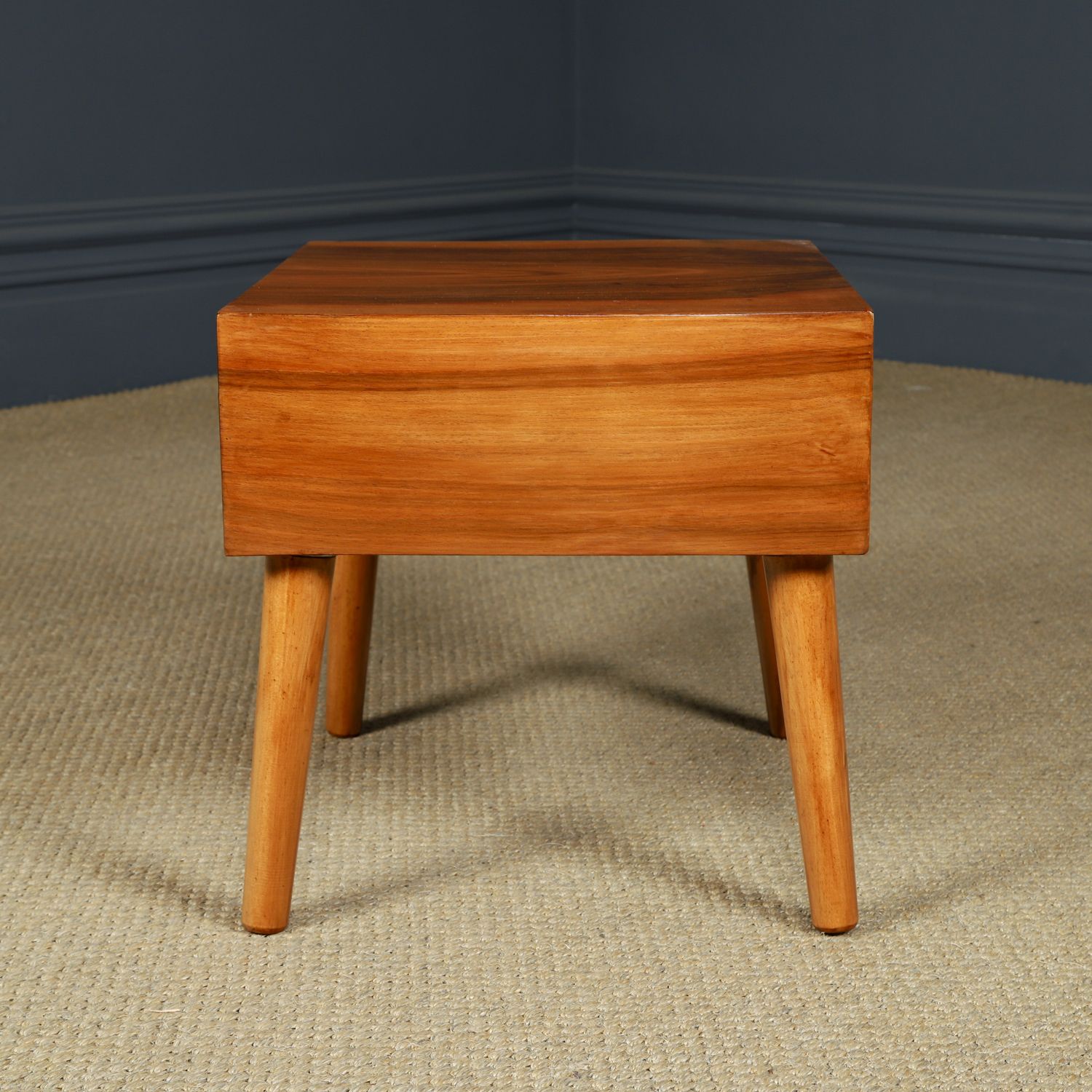 photo vintage Small English Art Deco Figured Walnut Bedside / Side / Lamp Table With Drawer (Circa 1930)