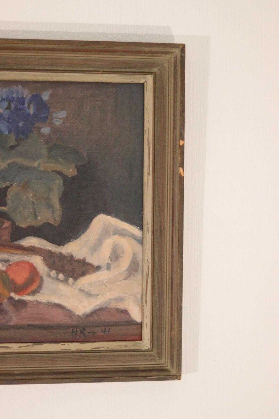 Original Mid Century Swedish Oil On Panel – Still Life With Instrument By H.K., 1941 – Vintage & Framed | 56 × 48 Cm (Approx. 22 × 18.9 In) photo vinterior
