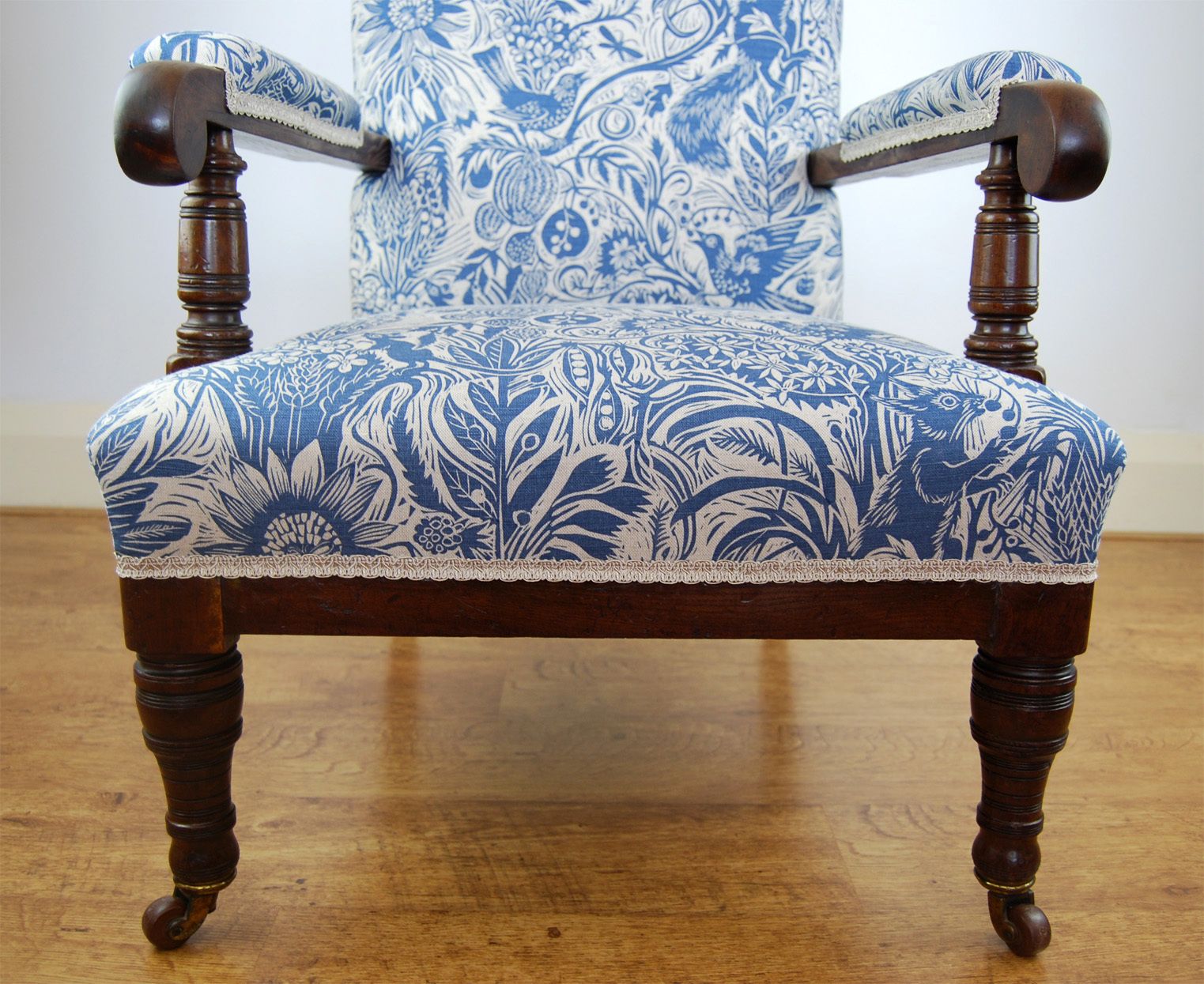 photo vinterior Victorian Upholstered Armchair / Easy Chair By Marsh, Jones & Cribb