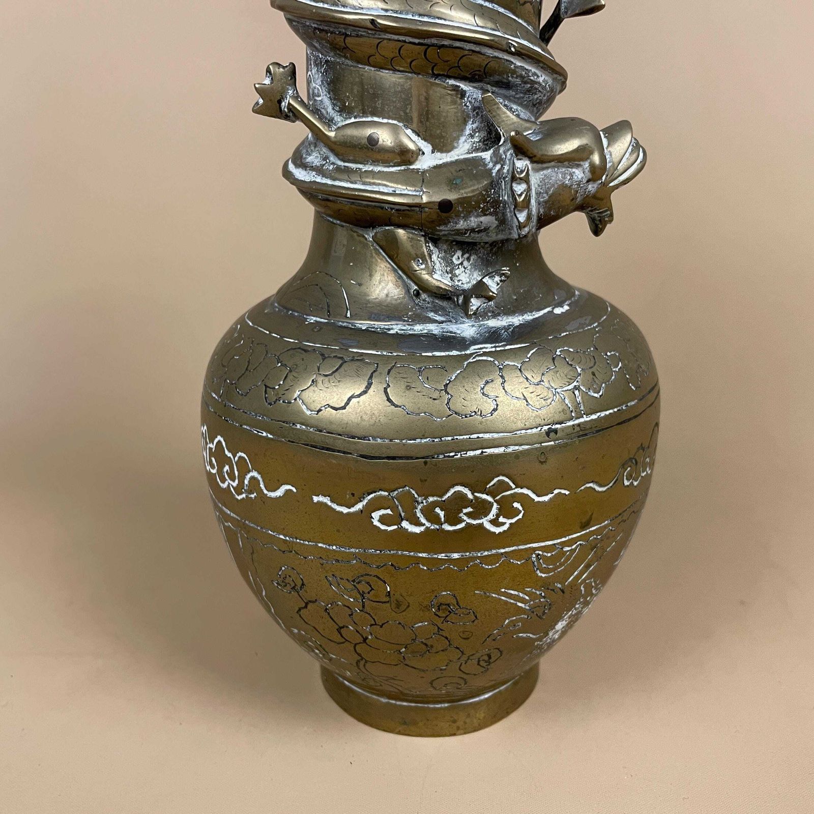 Gold Brass Oriental Chinese Vase Decorative Pot Antique Asian Hand Wrapped Dragon Twisted Pattern Decorative Vintage Engraved Traditional photo 89.0