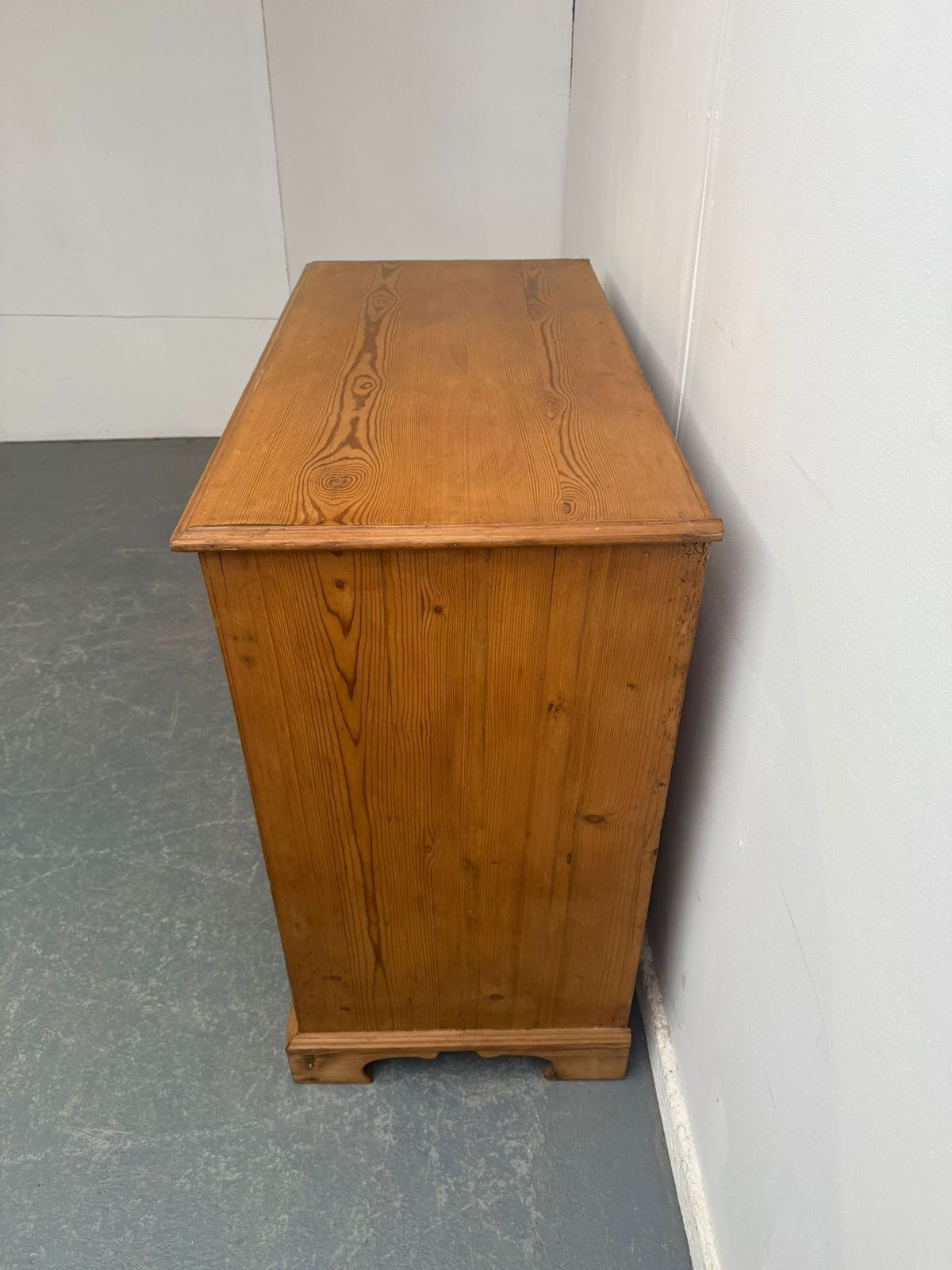 A Quality Pine Waxed 5 Drawer Georgian Bracket Foot Chest Of Drawers photo for sale