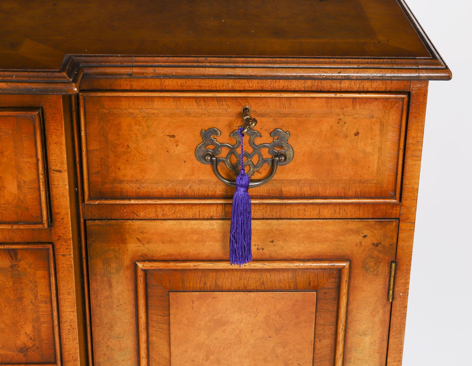photo furniture Vintage Burr Walnut Four Drawer Sideboard Credenza 20th C
