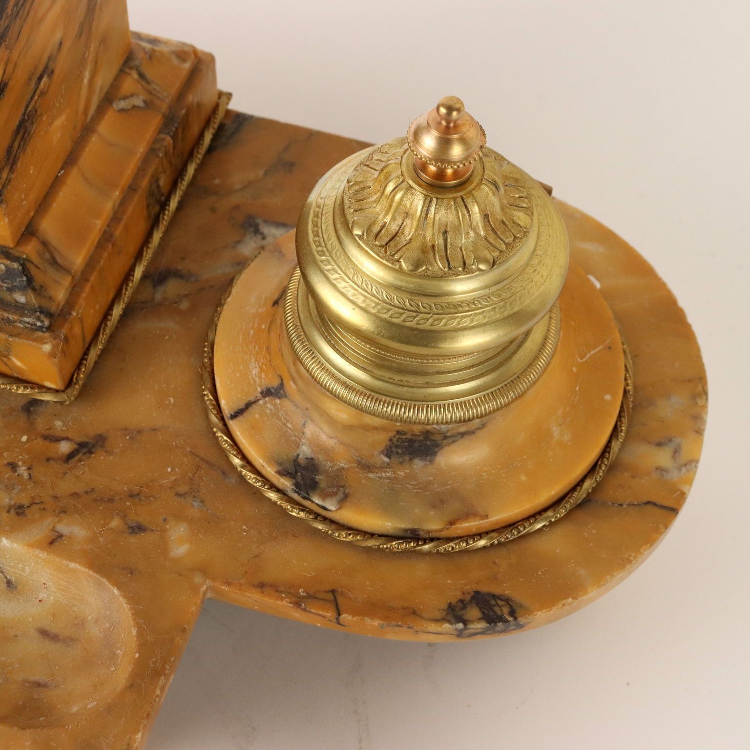 Inkwell In Yellow Marble And Gilded Bronze Italy XIX Century photo vinterior