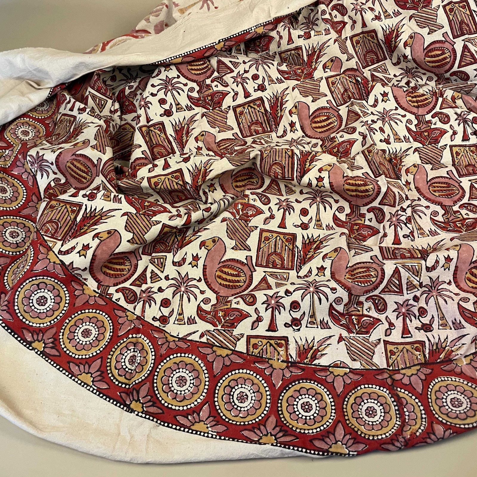 Hand Printed Indian Fabric 167x163cm Dodo Bird Pattern Block Pink Red Tapestry Cotton Handmade Craft Round Making Traditional Cloth India photo Art