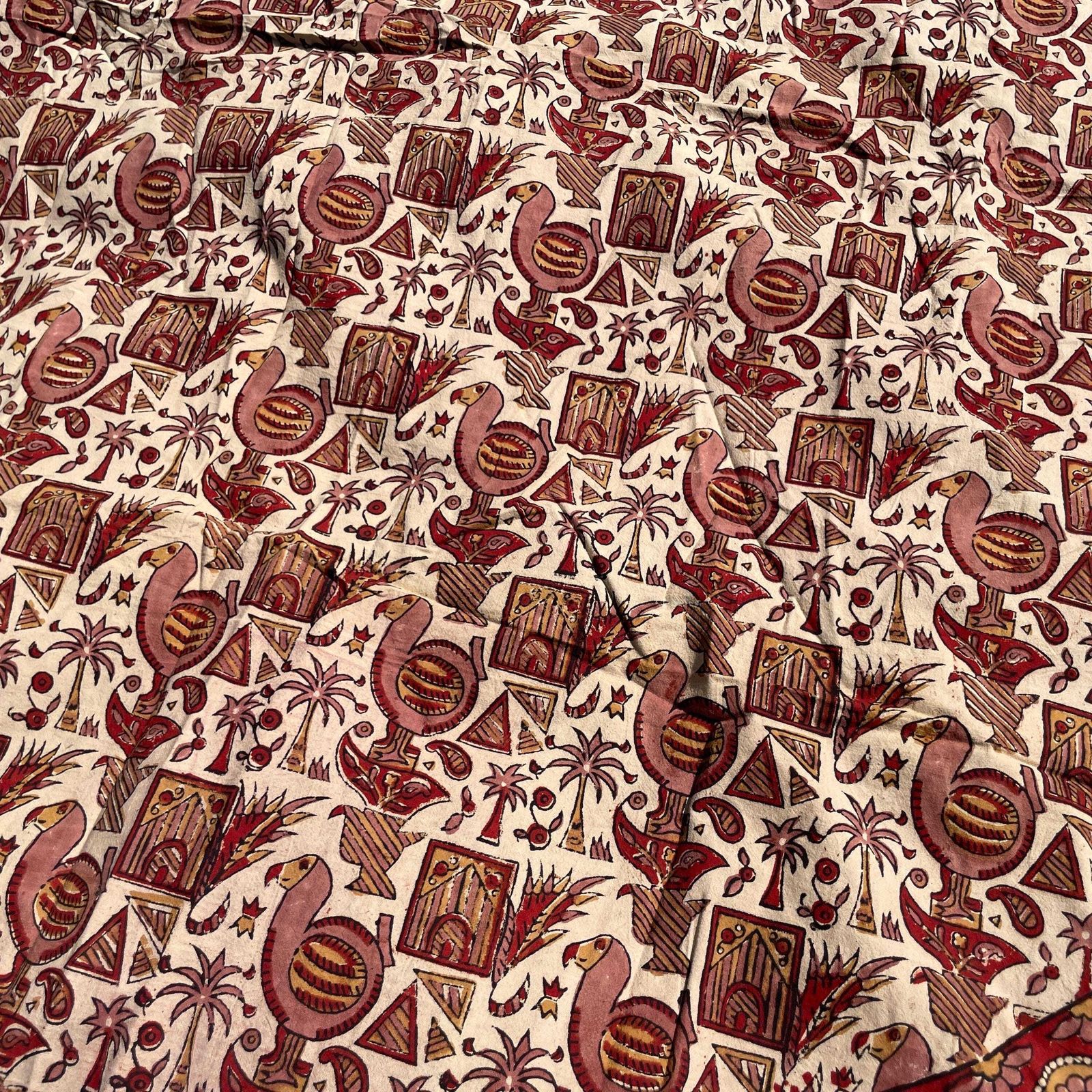 Art Hand Printed Indian Fabric 167x163cm Dodo Bird Pattern Block Pink Red Tapestry Cotton Handmade Craft Round Making Traditional Cloth India photo