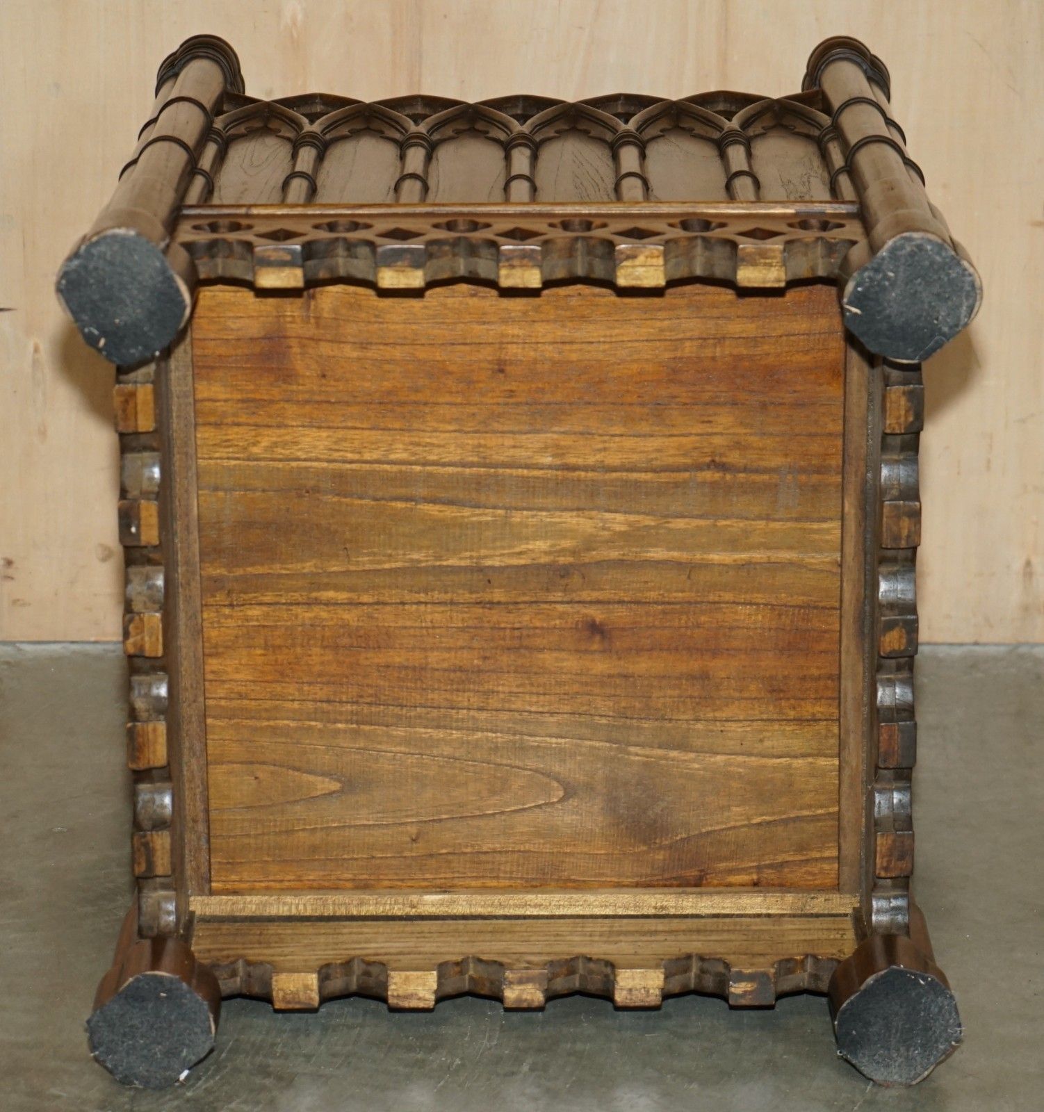 photo vinterior Stunning Pair Of Gothic Revival Extra Large Hand Carved Wooden Planters 72x60cm