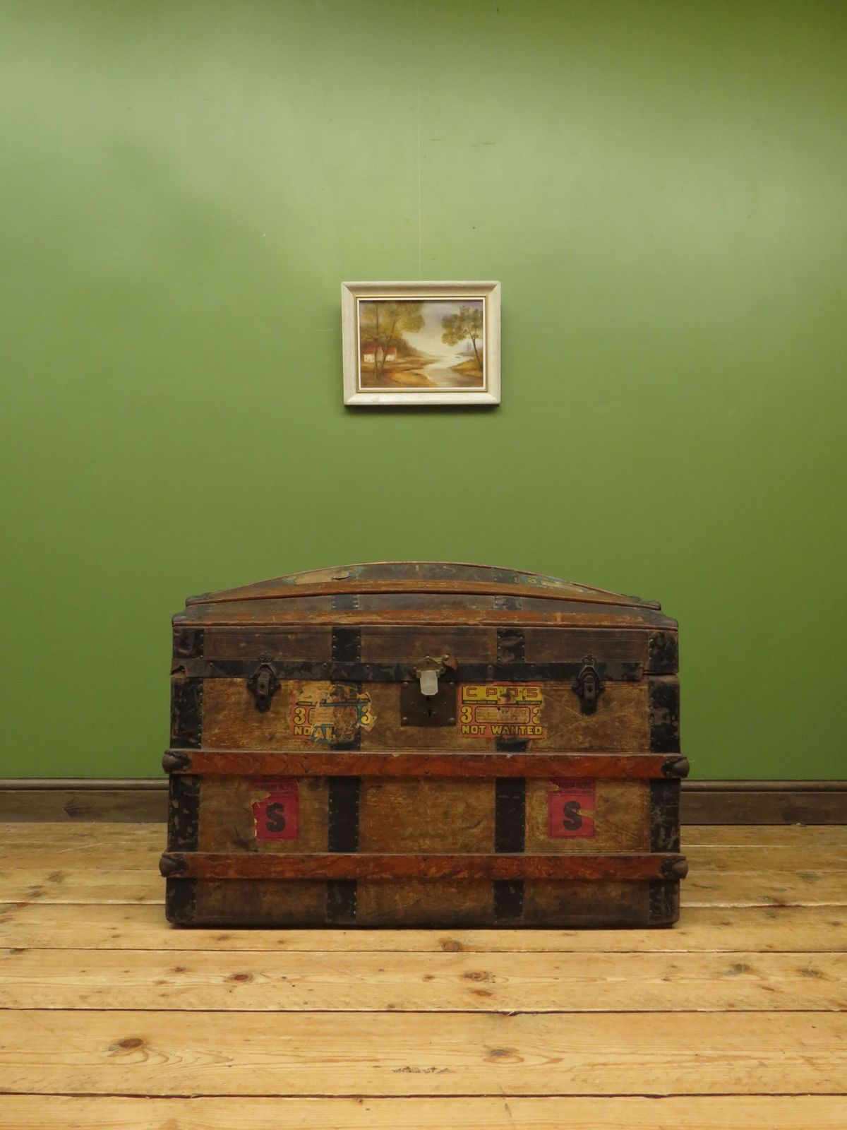 photo vintage Large Antique Dome Top Travelling Trunk With Old Canadian Luggage Labels