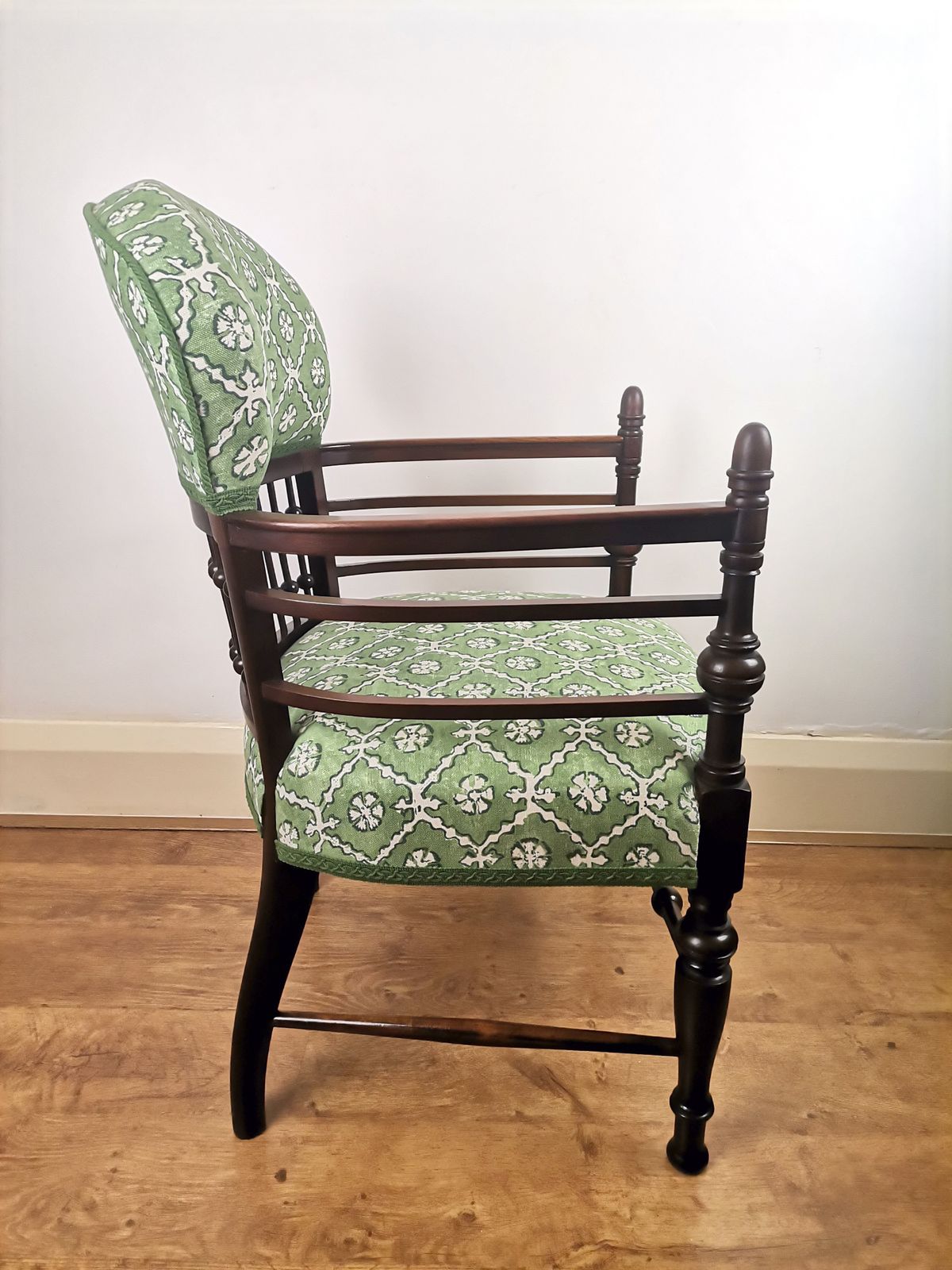 Arts & Crafts Mahogany Ball And Stick Tub Chair photo 640.0