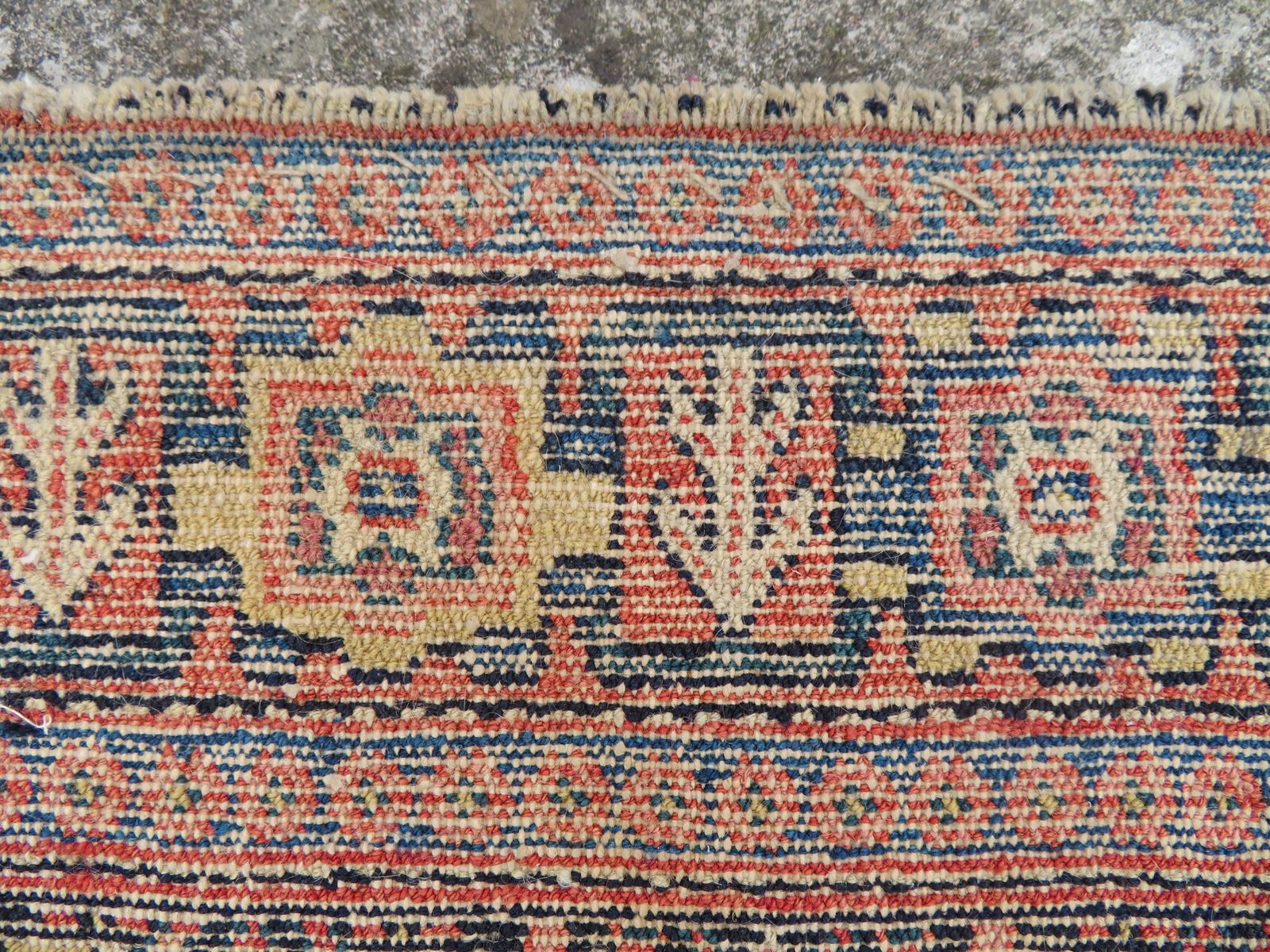 photo vintage Kurdish Senneh Rug. 135cm X 102cm.