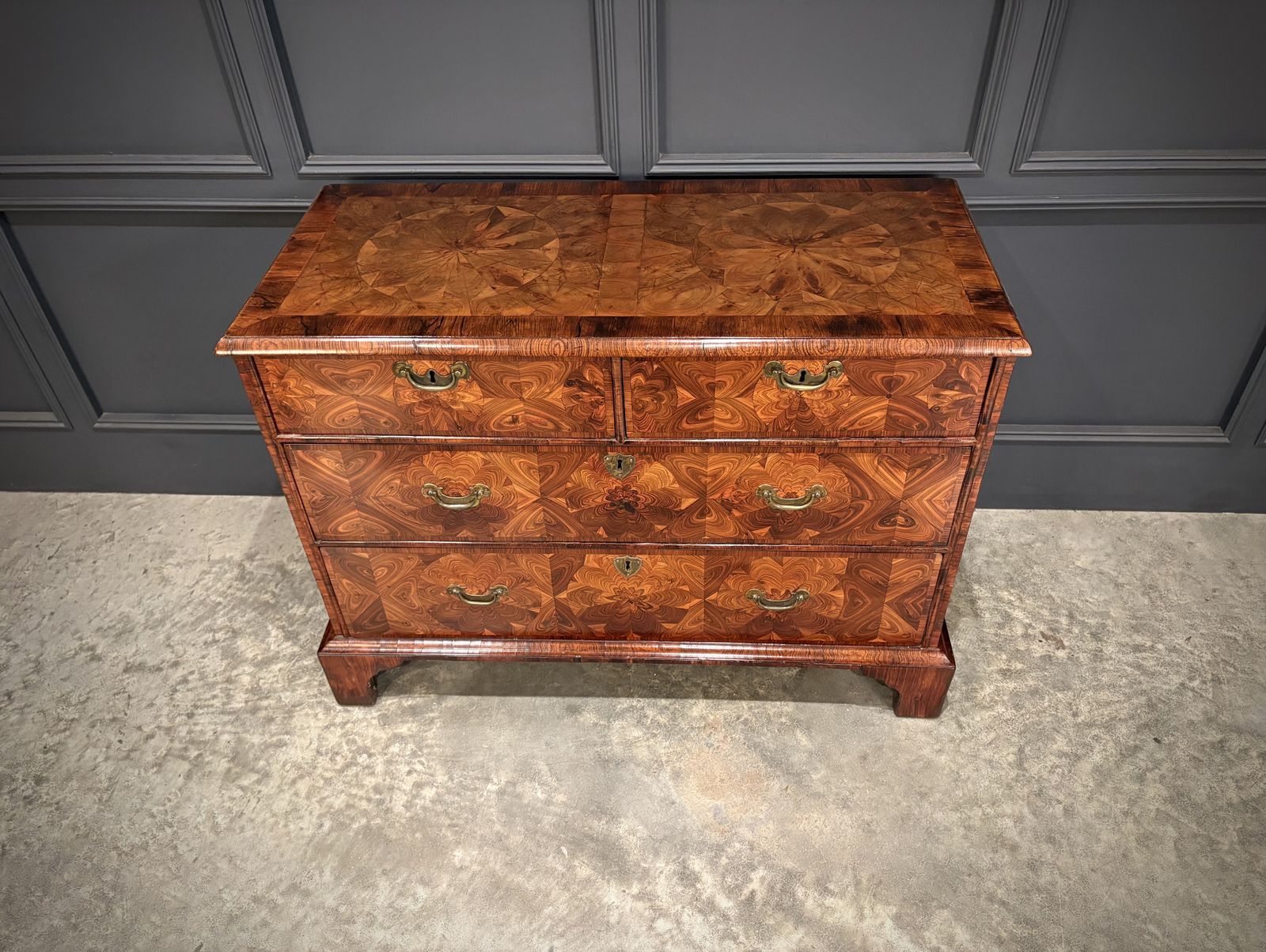 Early 18th Century Kingwood Oyster Chest Of Drawers photo 16250.0