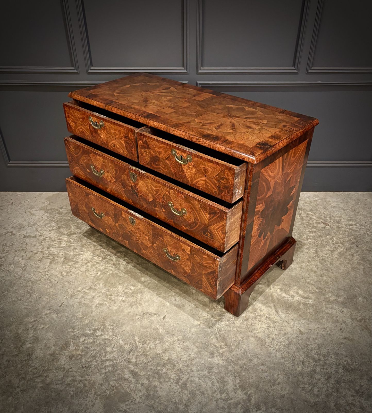 Early 18th Century Kingwood Oyster Chest Of Drawers photo vintage