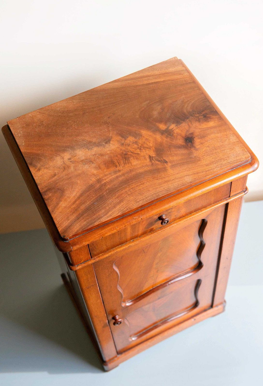 Antique Walnut Side Cabinet, 19th Century Wooden Chest With Drawer, Classic Victorian Bedside Table photo Furniture