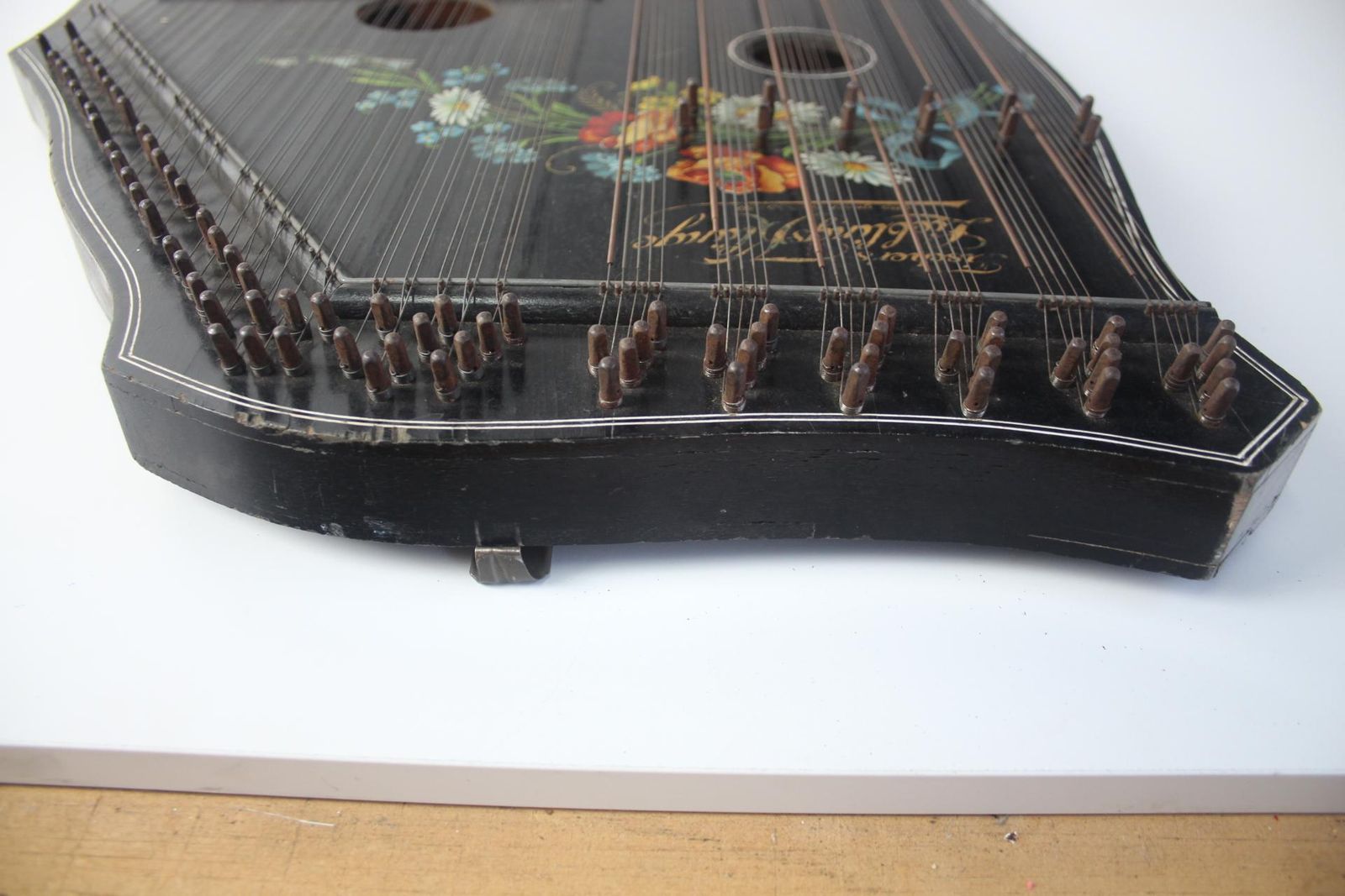 photo furniture Hammer Chord Zither From The 19th Century